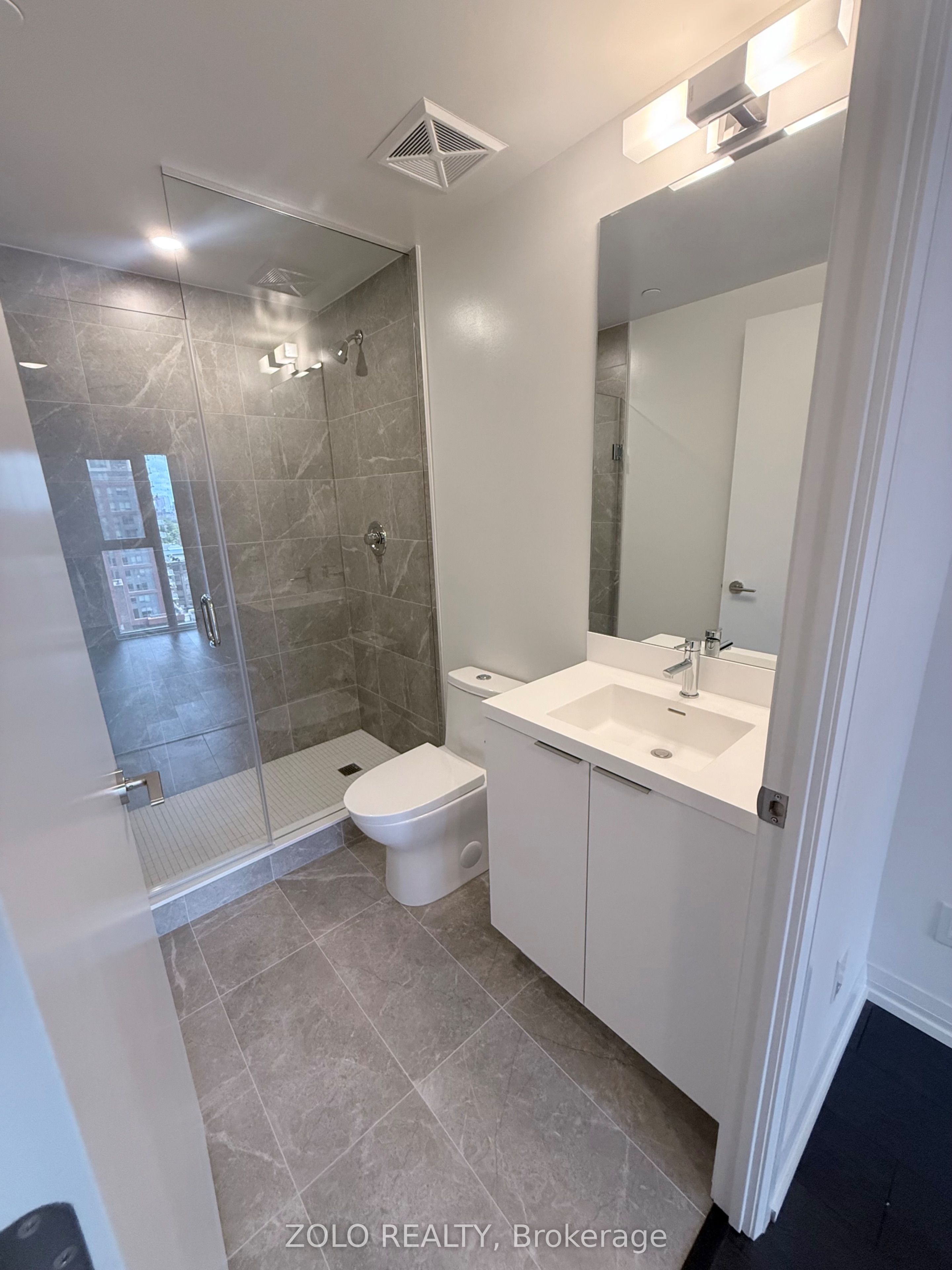 400 King Street 1106, Toronto, ON M5V 0X8 photo 4
