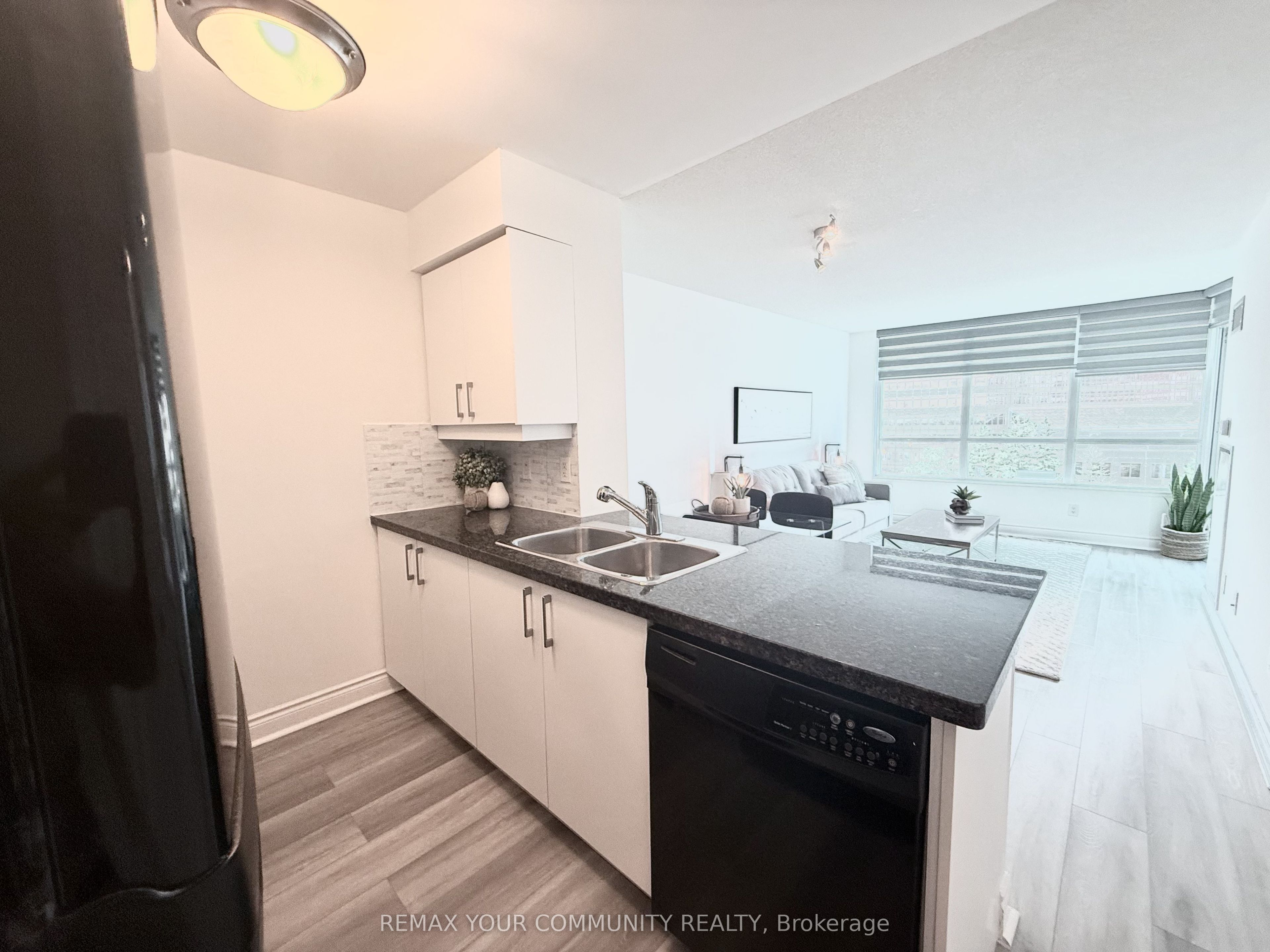 25 Greenview Avenue 622, Toronto, ON M2M 0A5