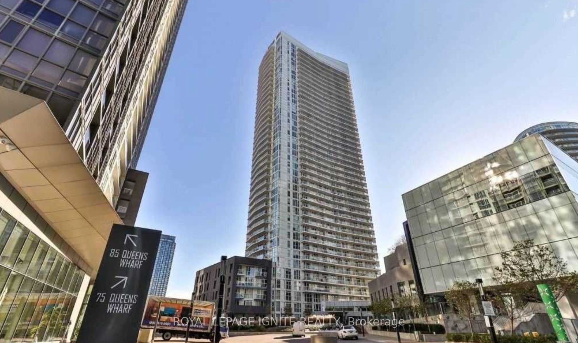 75 Queens Wharf Road 4111, Toronto, ON M5V 0J8