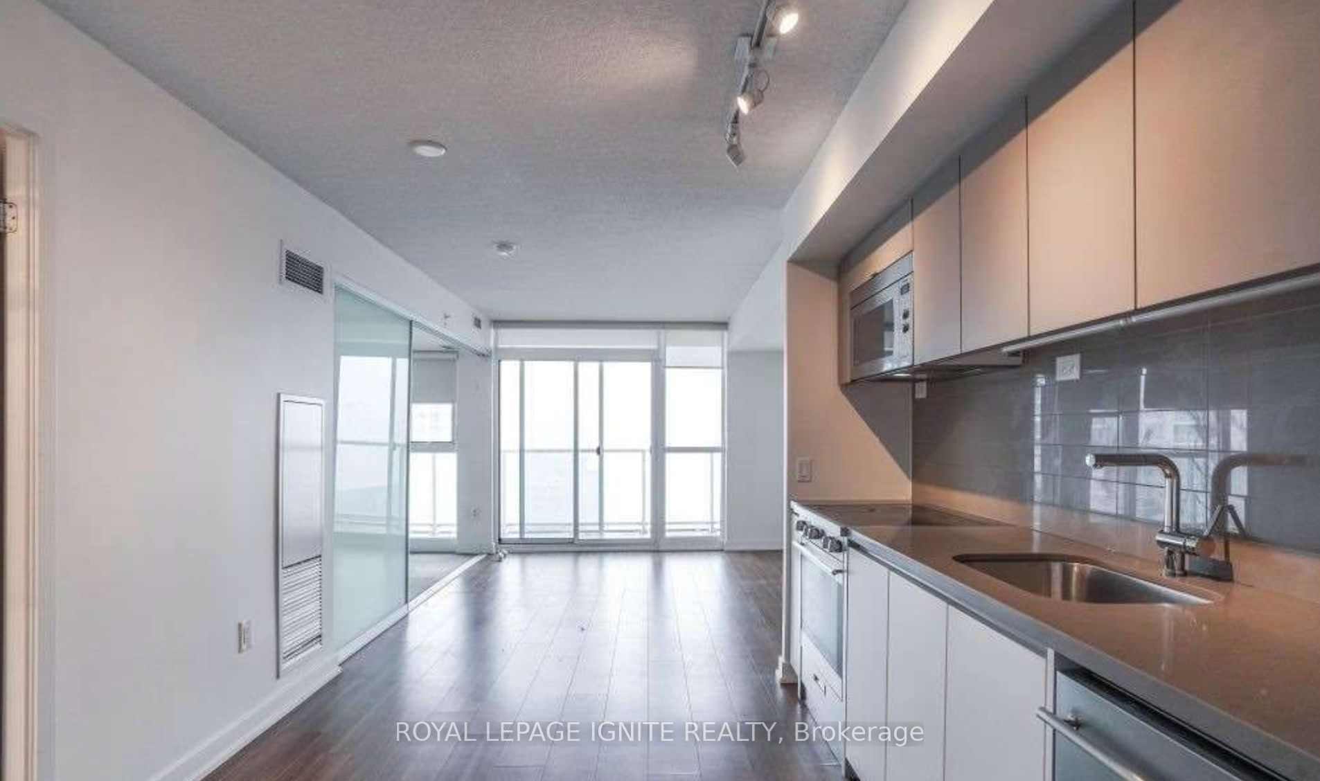 75 Queens Wharf Road 4111, Toronto, ON M5V 0J8 photo 3