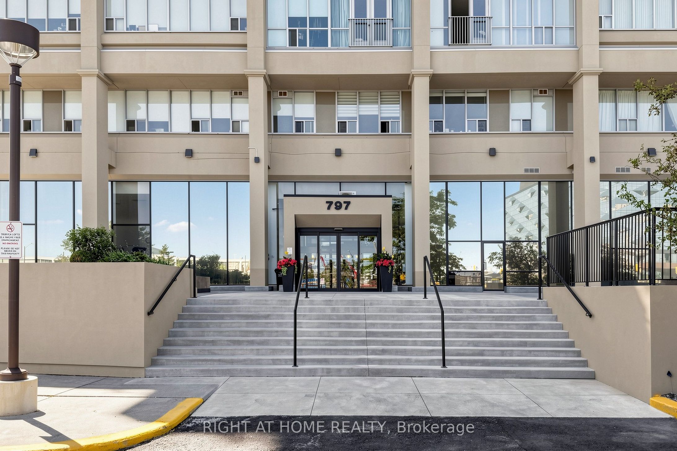 797 Don Mills Road 1104, Toronto, ON M3C 1V2 photo 3