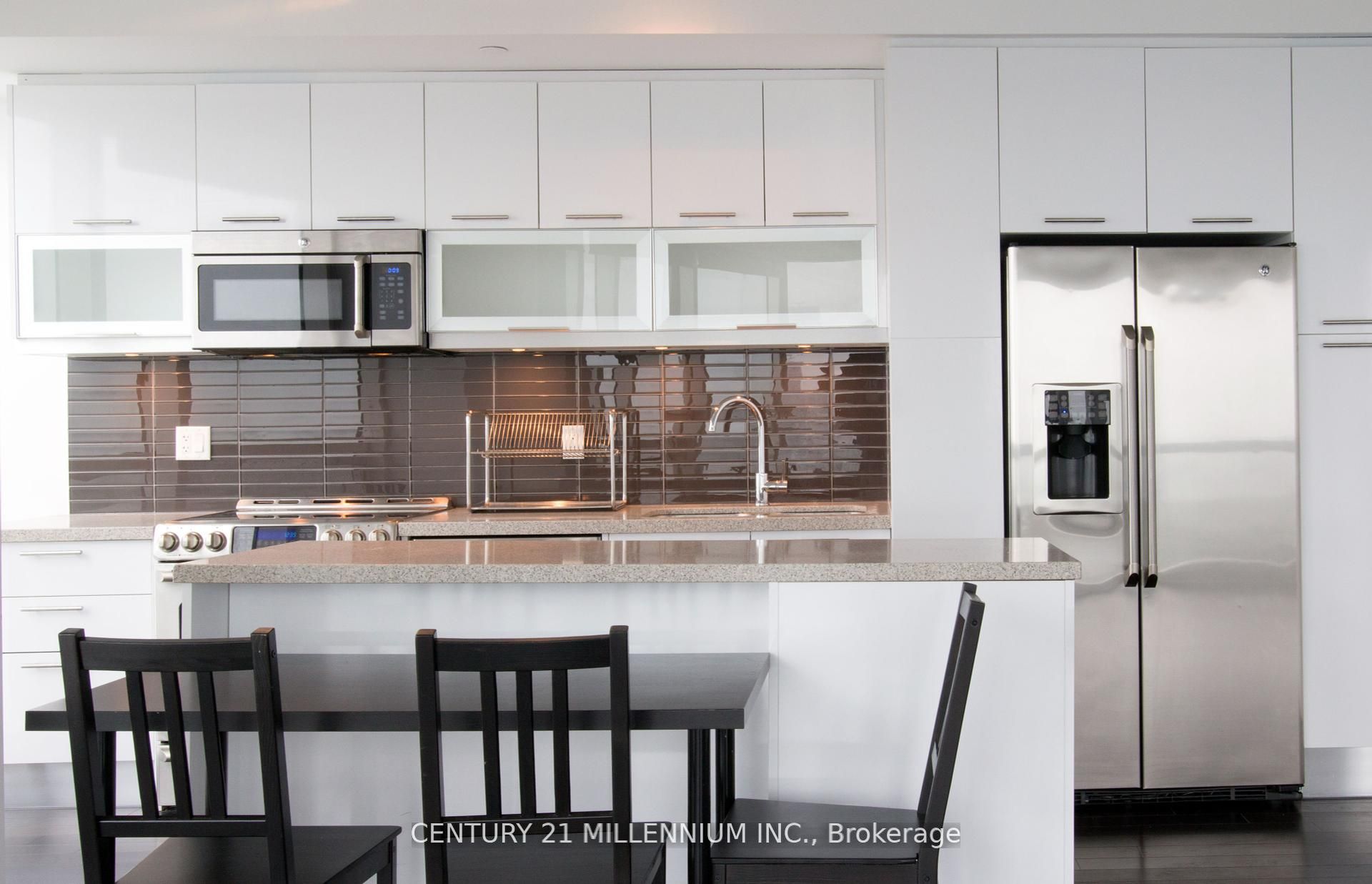 388 Yonge Street 7002, Toronto, ON M5B 0A4 photo 2