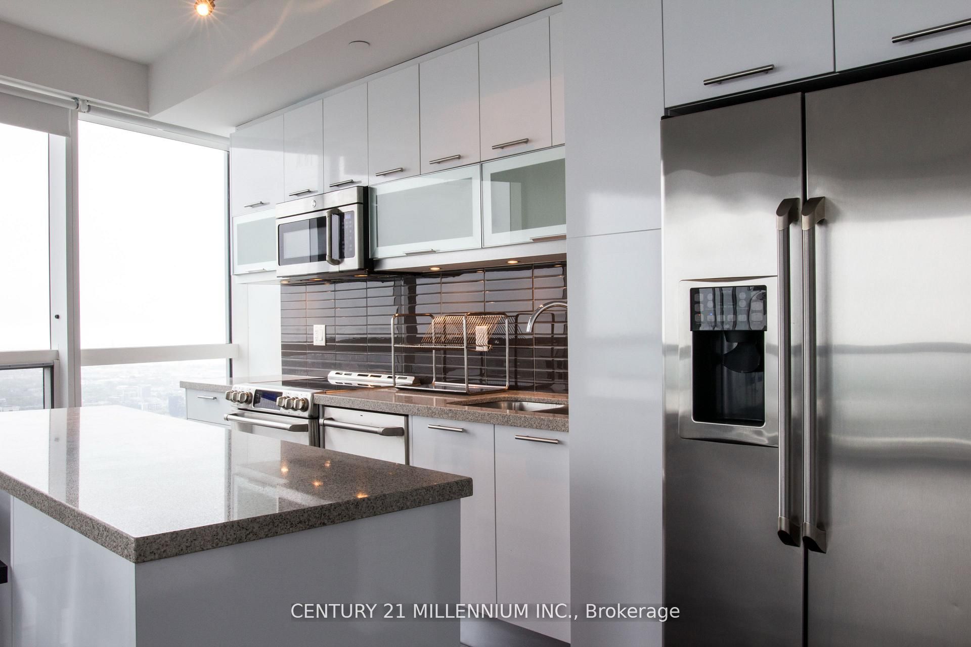 388 Yonge Street 7002, Toronto, ON M5B 0A4 photo 3