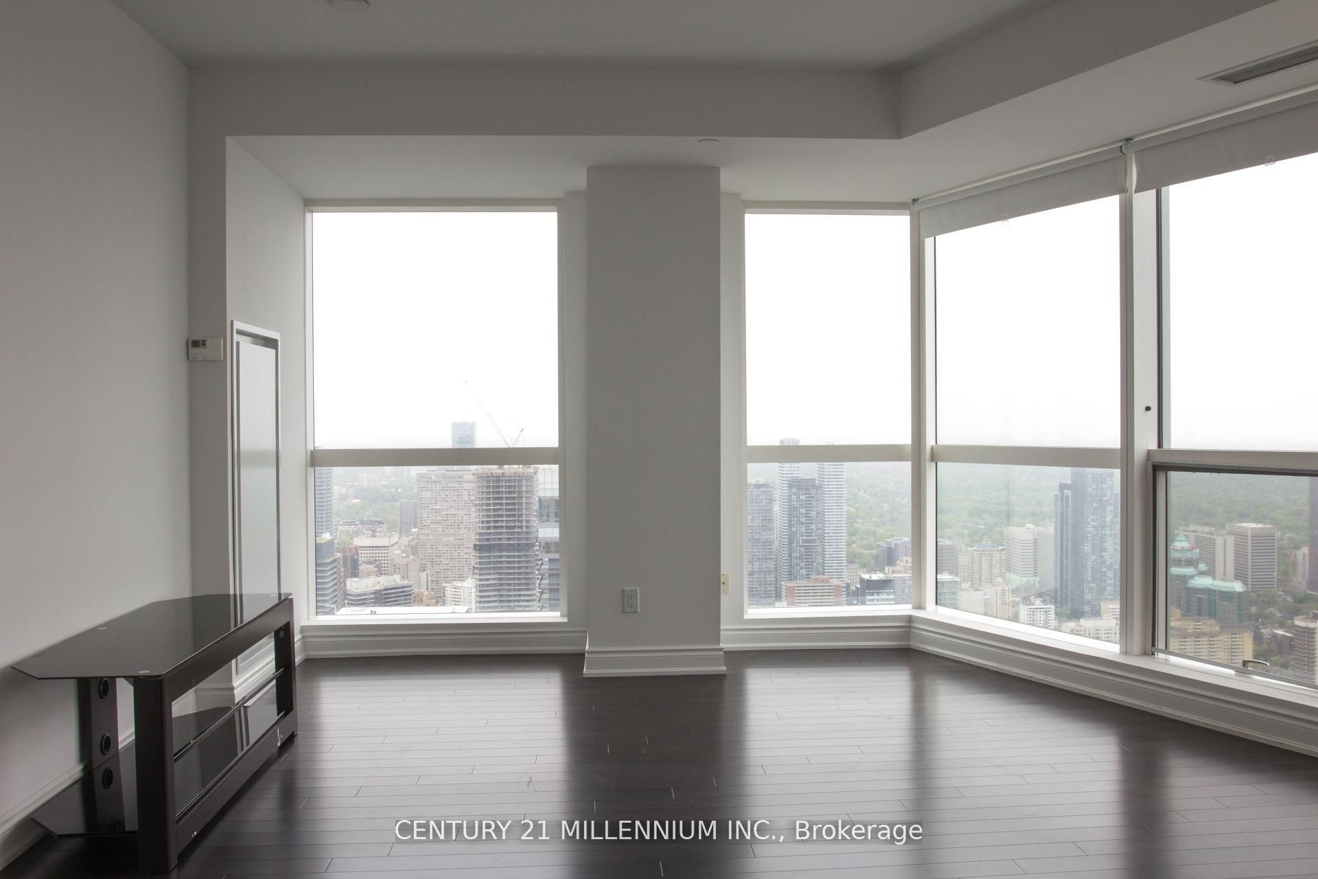 388 Yonge Street 7002, Toronto, ON M5B 0A4 photo 4