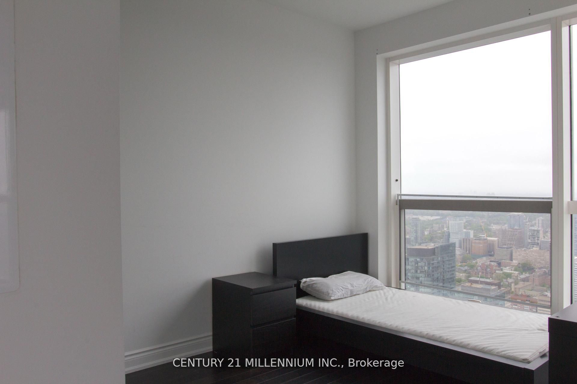 388 Yonge Street 7002, Toronto, ON M5B 0A4 photo 5