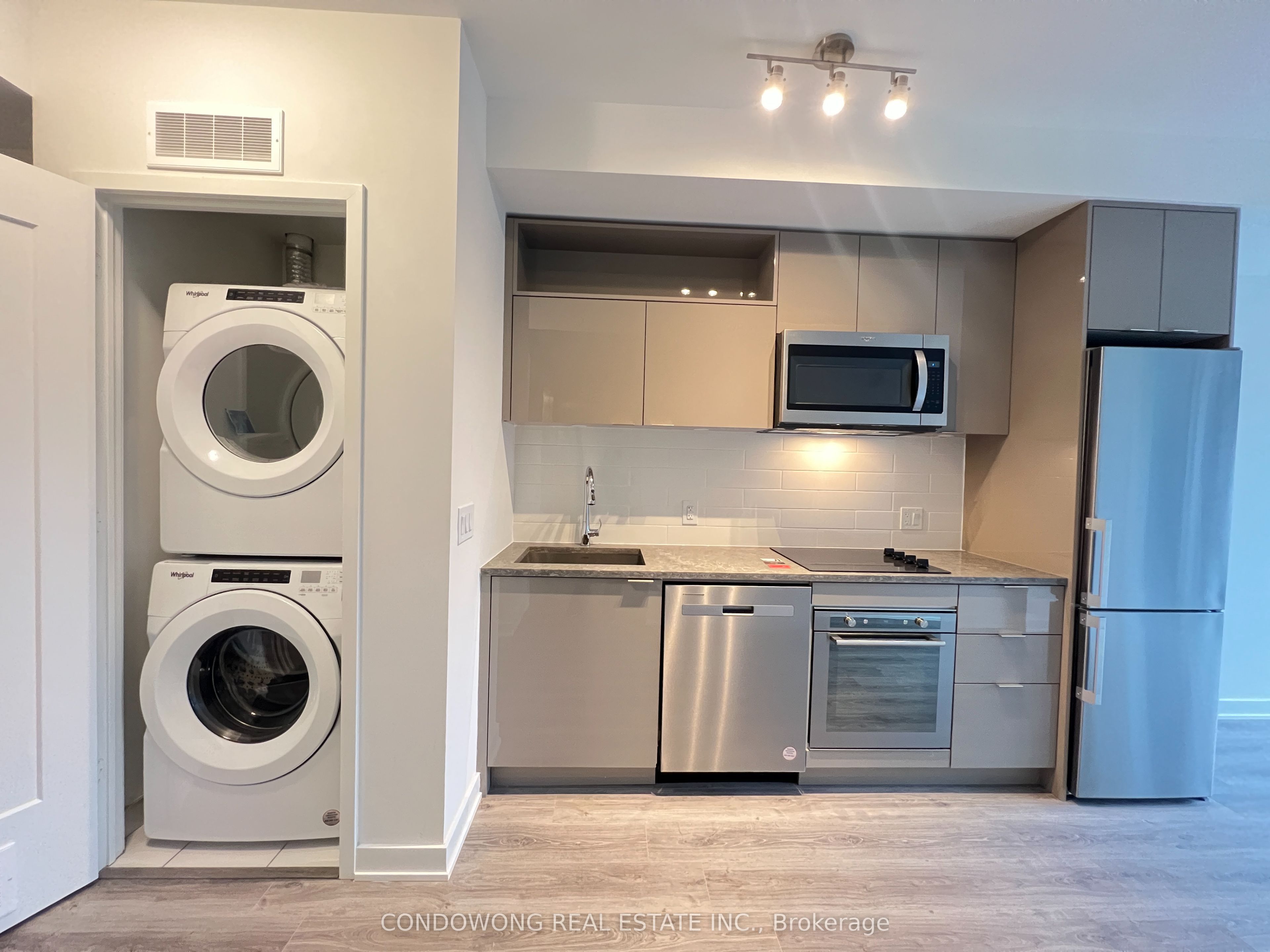 60 Princess Street 714, Toronto, ON M5A 2C7 photo 2