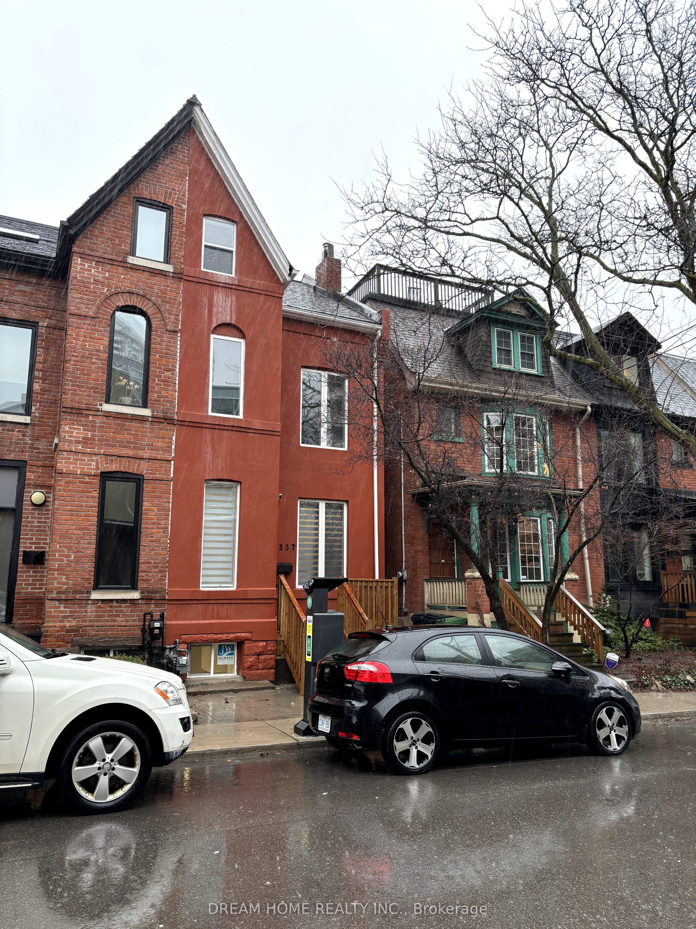 337 Mutual Street W Bsmt B2, Toronto, ON M4Y 1X6