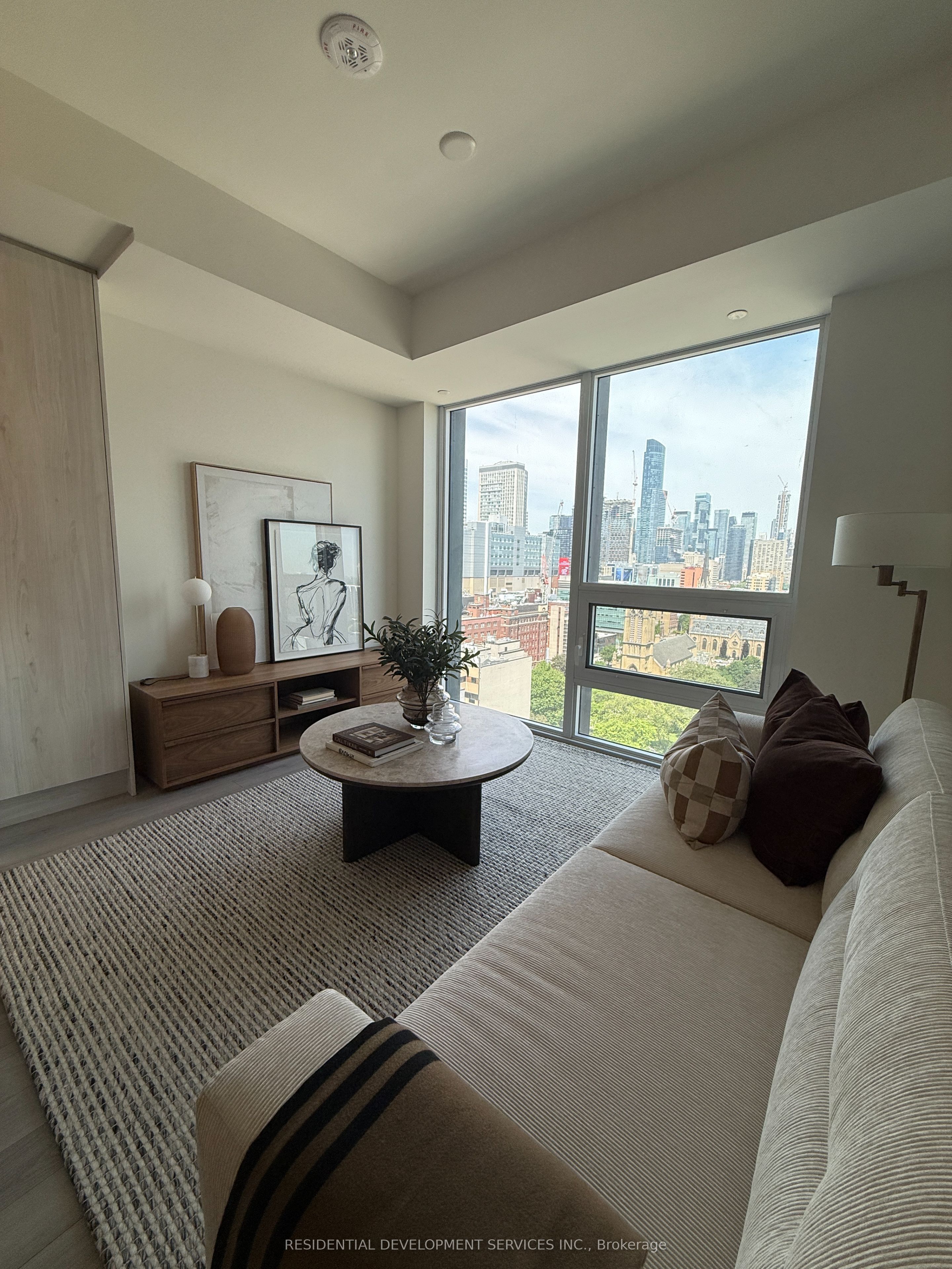 89 Church Street 2204, Toronto, ON M5C 0B7 photo 4