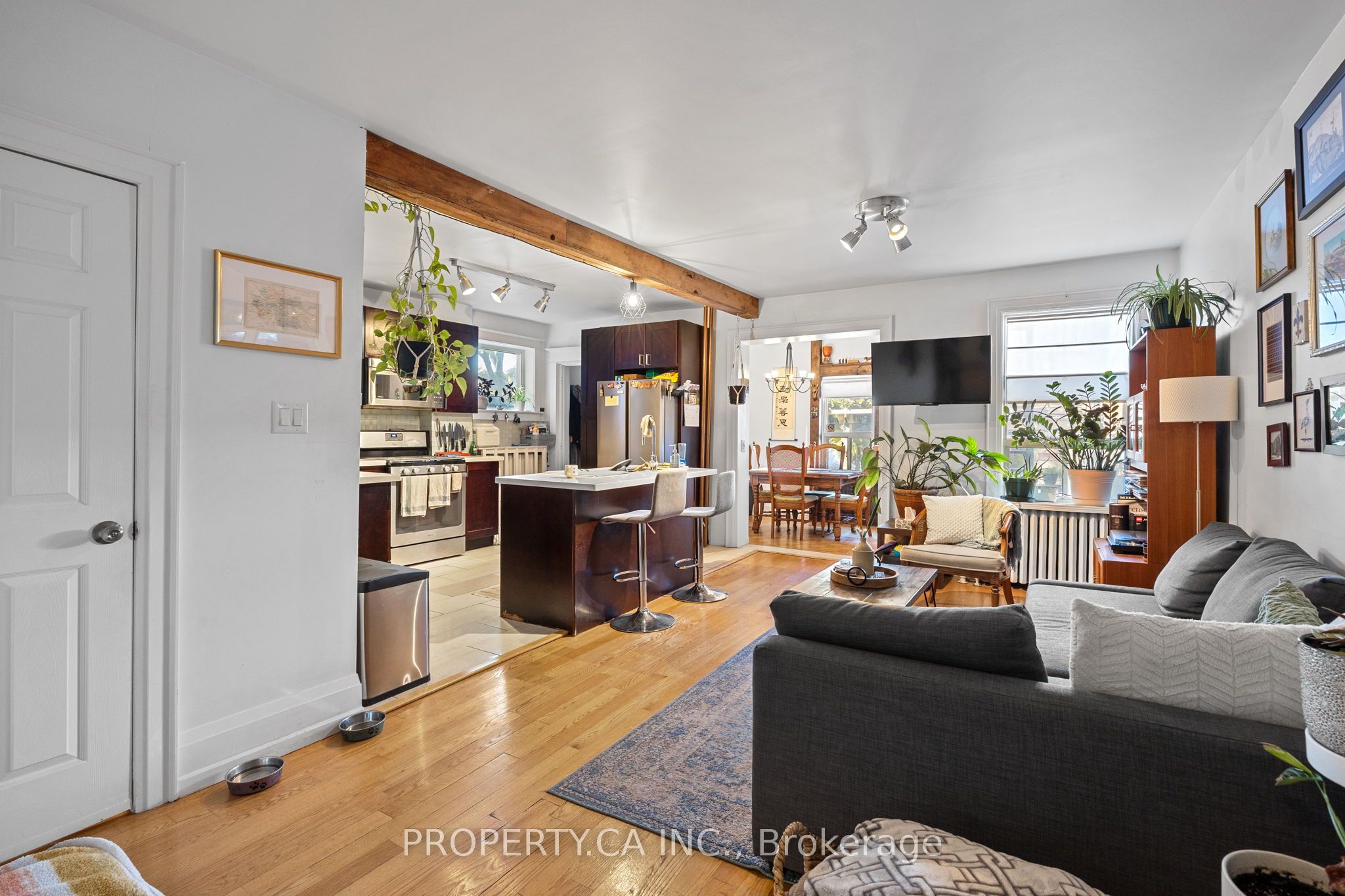 396 Roxton Road, Toronto, ON M6G 3R2 photo 2