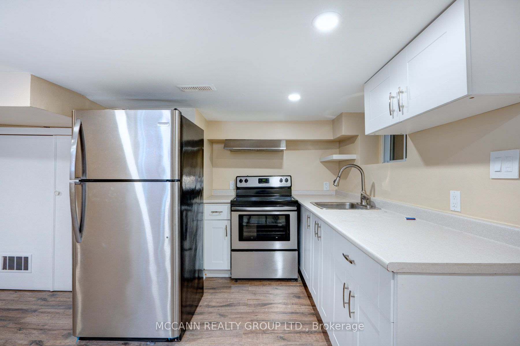 301 Robina Avenue BSMNT, Toronto, ON M6C 3Z2 photo 4