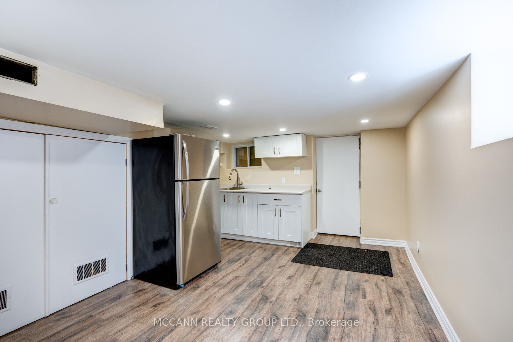 301 Robina Avenue BSMNT, Toronto, ON M6C 3Z2 photo 5