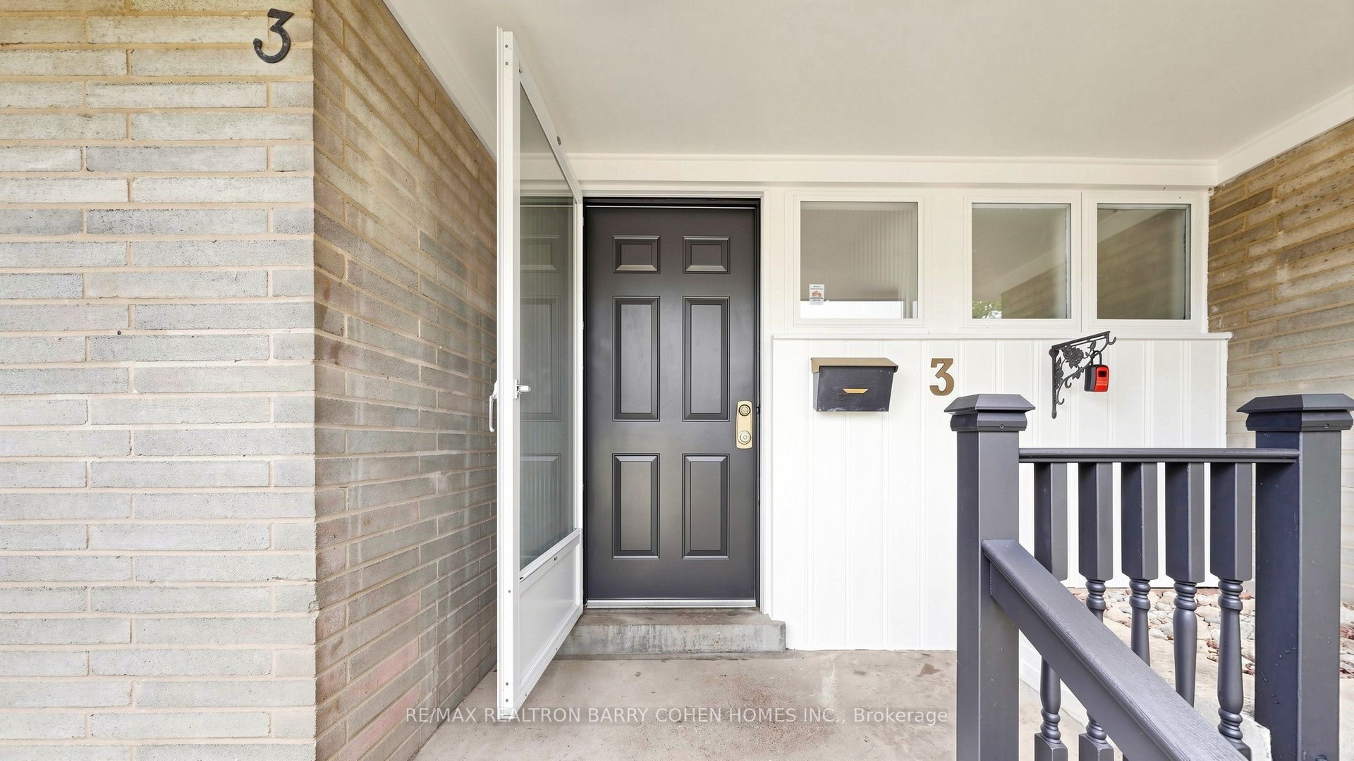 3 Greengate Road, Toronto, ON M3B 1E7 photo 3