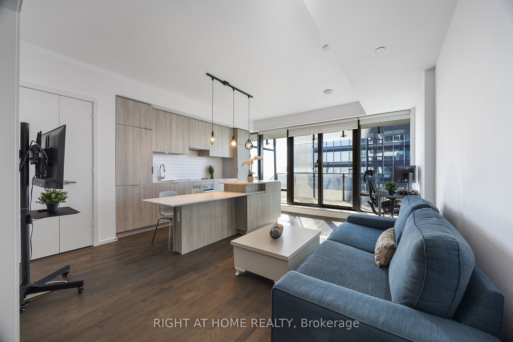 5 St Joseph Street 3403, Toronto, ON M4Y 1J6 photo 3