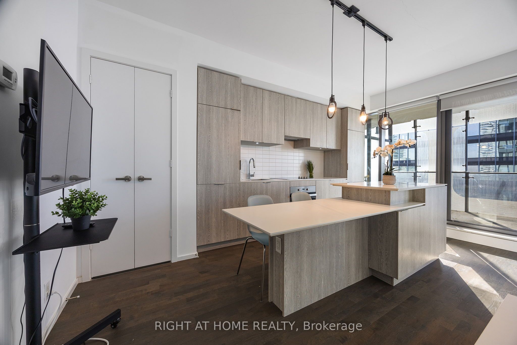 5 St Joseph Street 3403, Toronto, ON M4Y 1J6 photo 4
