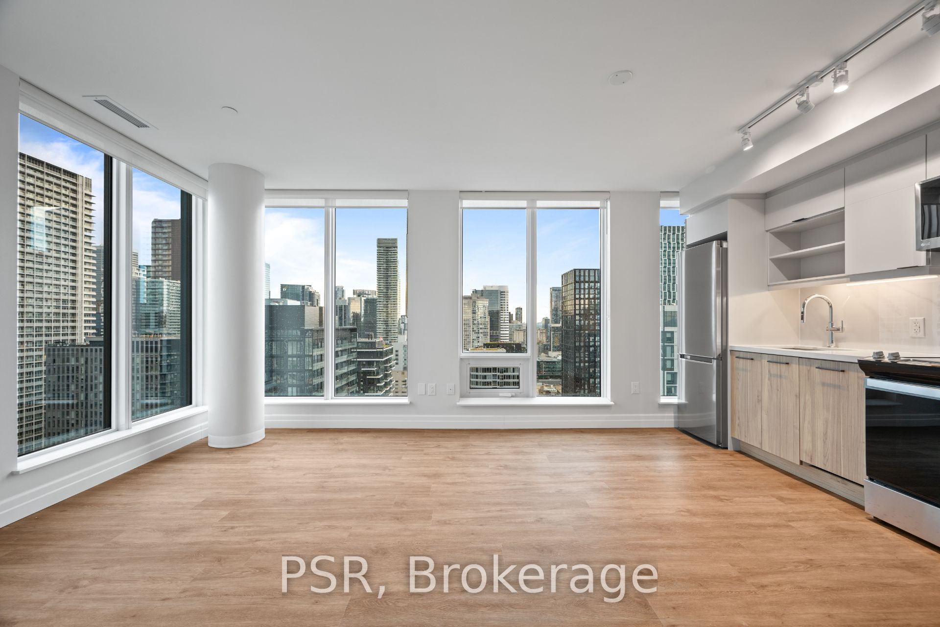 203 Jarvis Street 3208, Toronto, ON M5B 0E7 photo 2