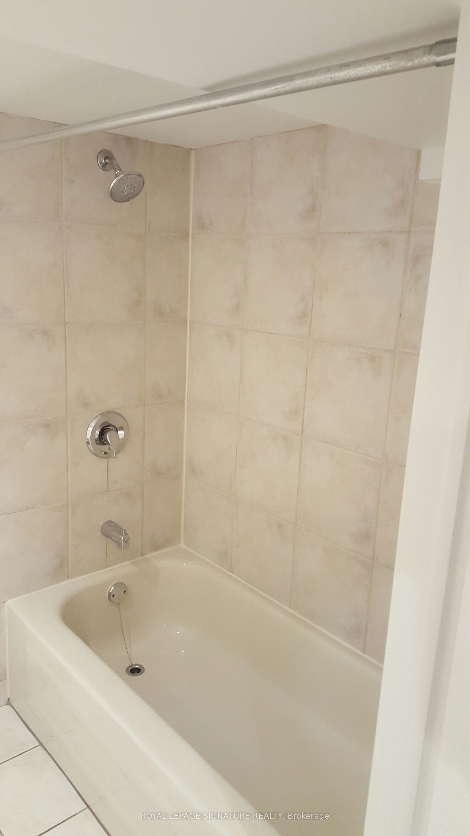 27 Hillsboro Avenue Unit Lower 1, Toronto, ON M5R 1S6