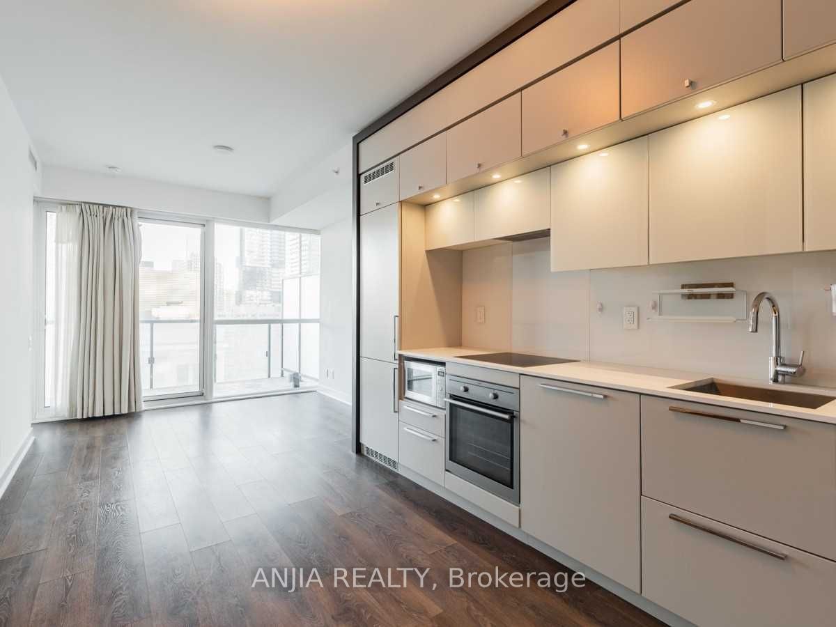 15 Grenville Street 801, Toronto, ON M4Y 1A1 photo 2