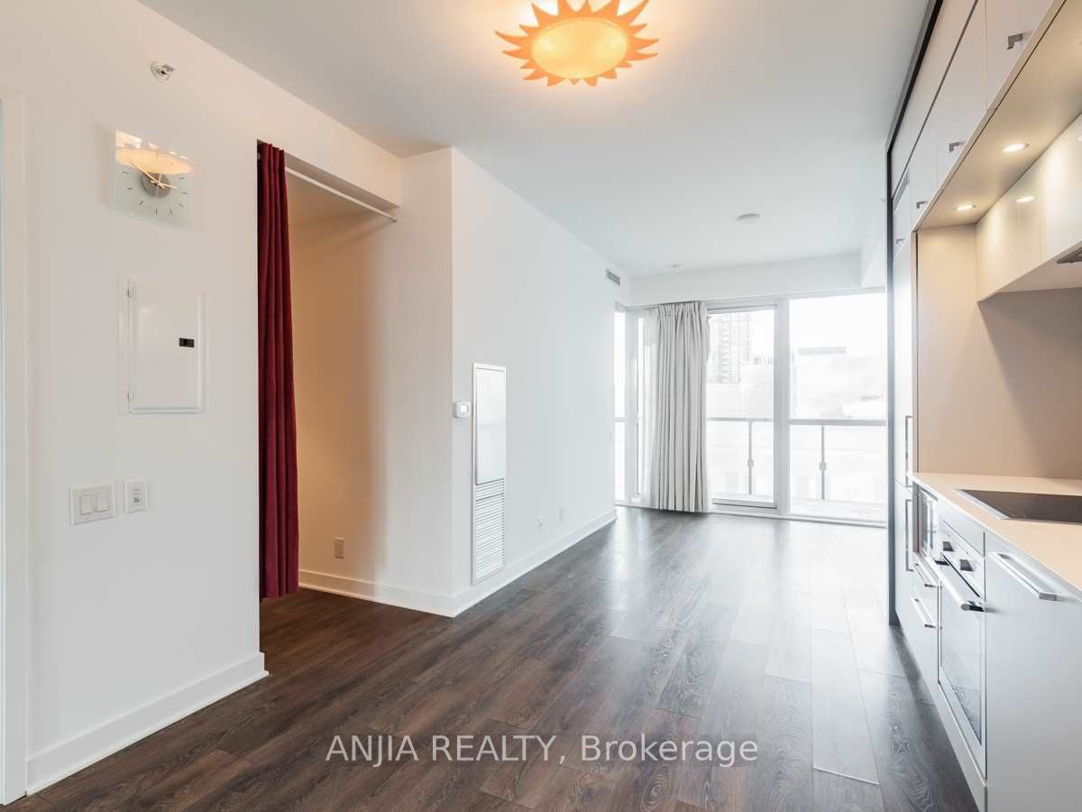 15 Grenville Street 801, Toronto, ON M4Y 1A1 photo 3