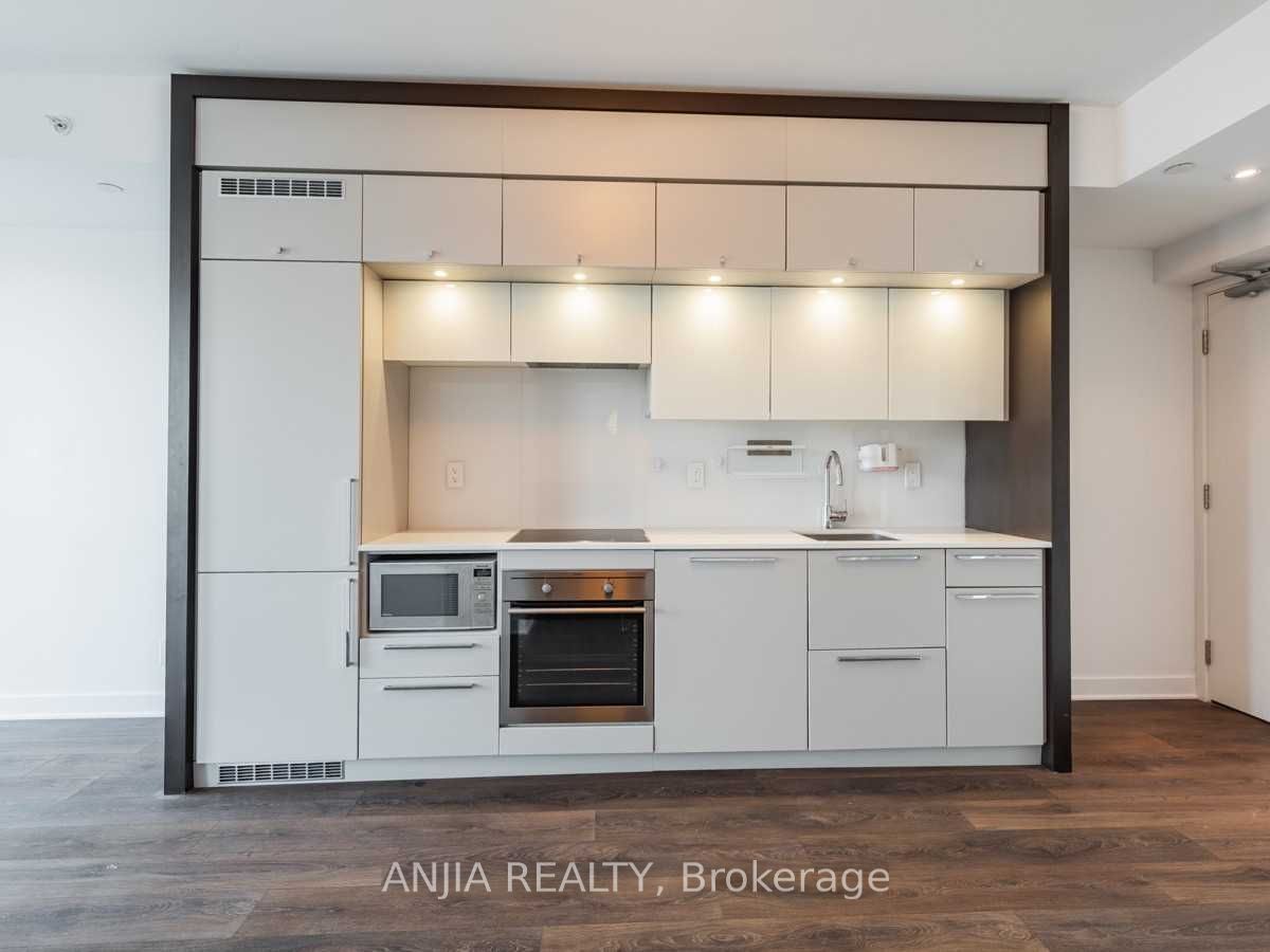 15 Grenville Street 801, Toronto, ON M4Y 1A1 photo 4