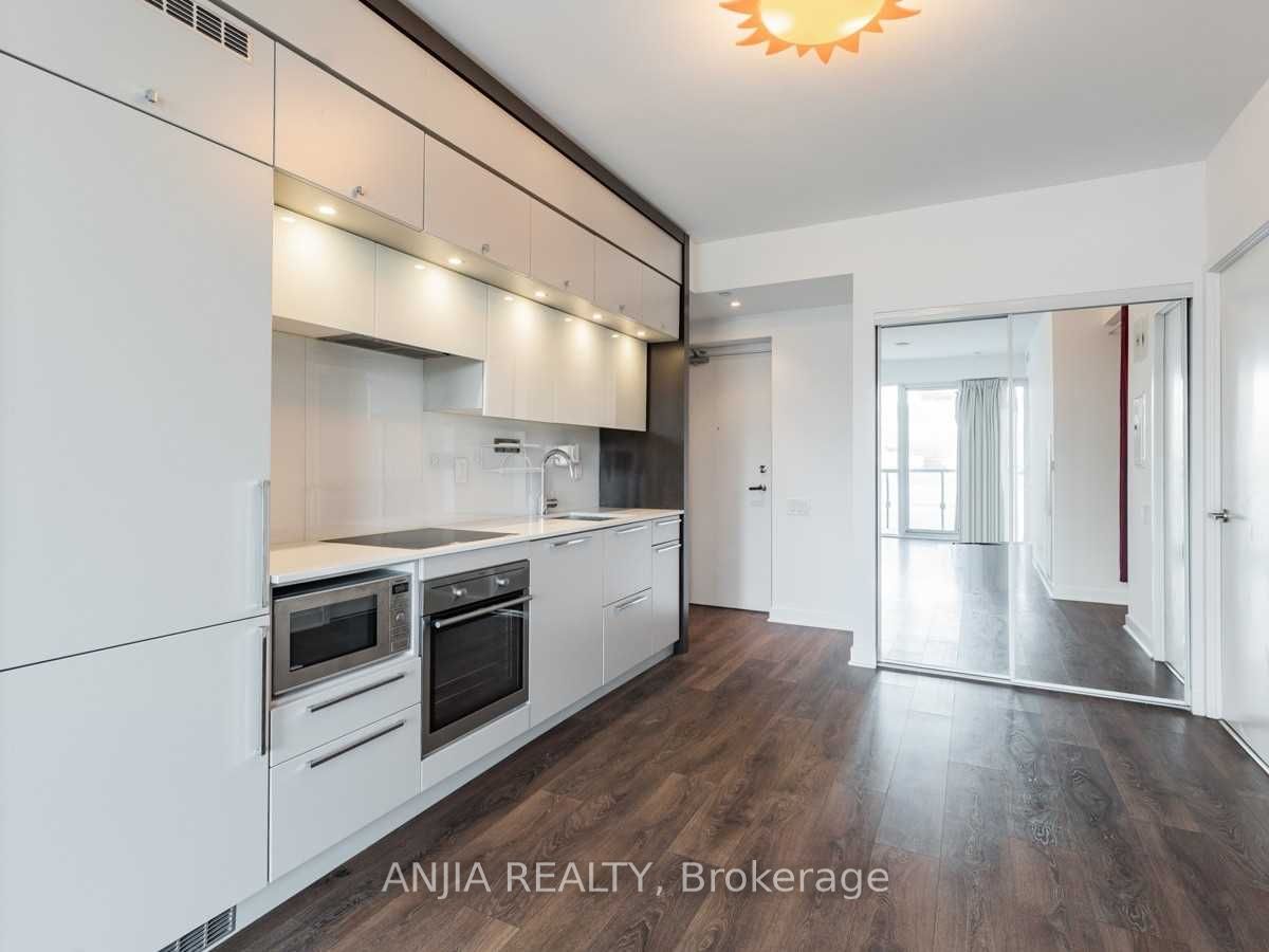 15 Grenville Street 801, Toronto, ON M4Y 1A1 photo 5