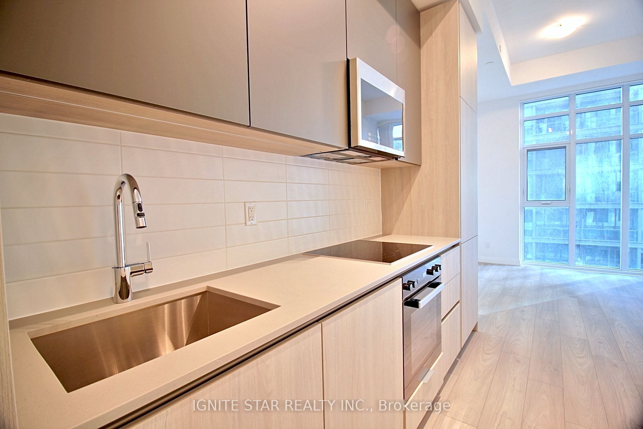 400 King Street W 1119, Toronto, ON M5V 0X8 photo 2