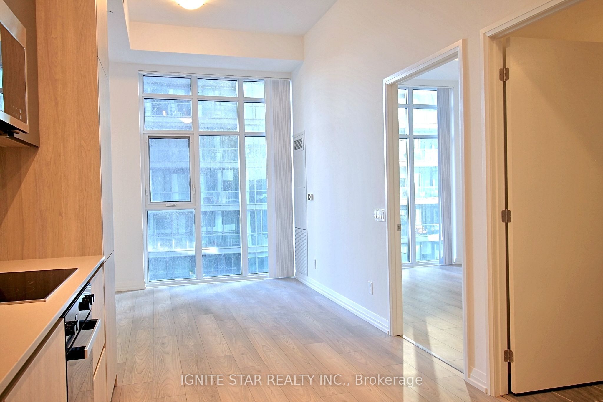 400 King Street W 1119, Toronto, ON M5V 0X8 photo 4