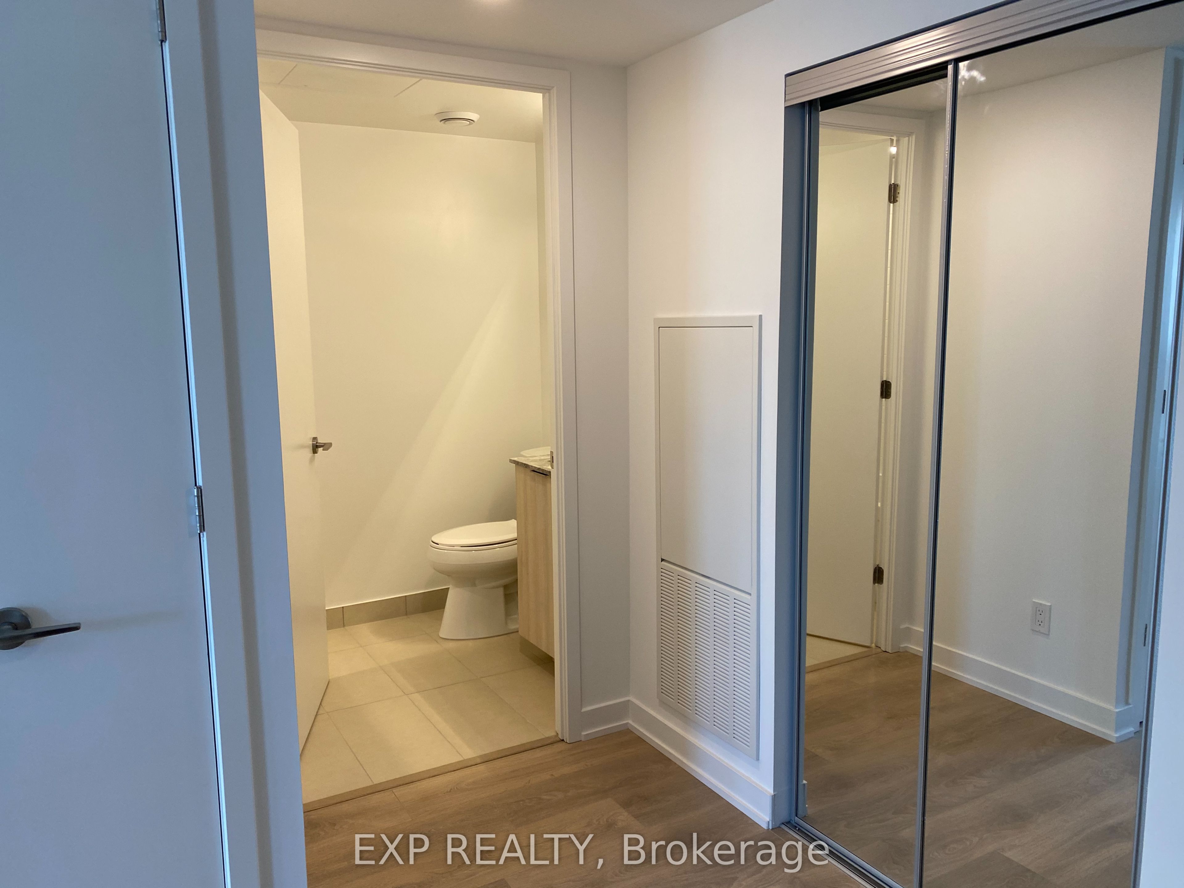 18 Maitland Terrace 913, Toronto, ON M4Y 0H2 photo 5