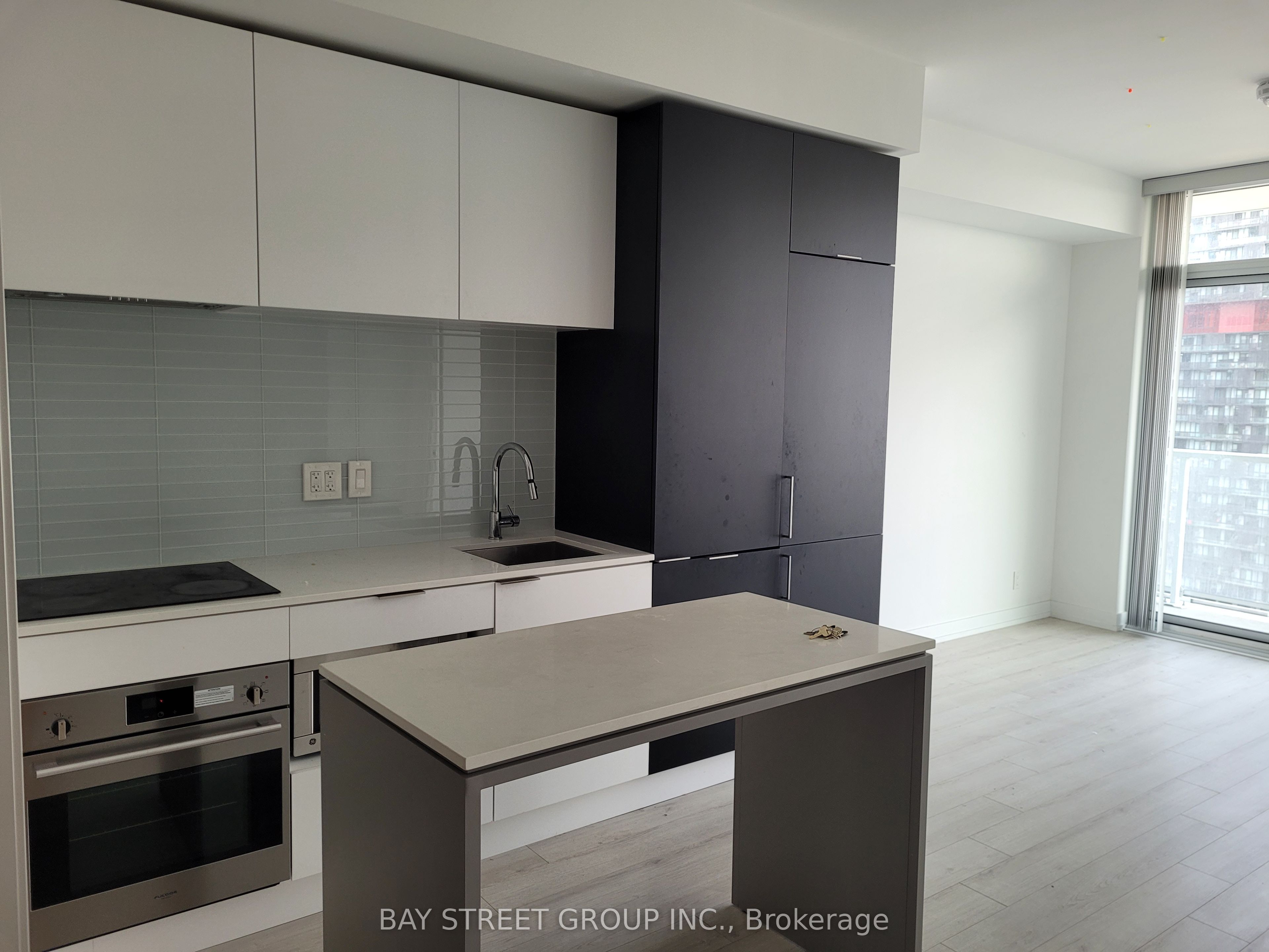 33 Helendale Avenue 2108, Toronto, ON M4R 0A4 photo 2