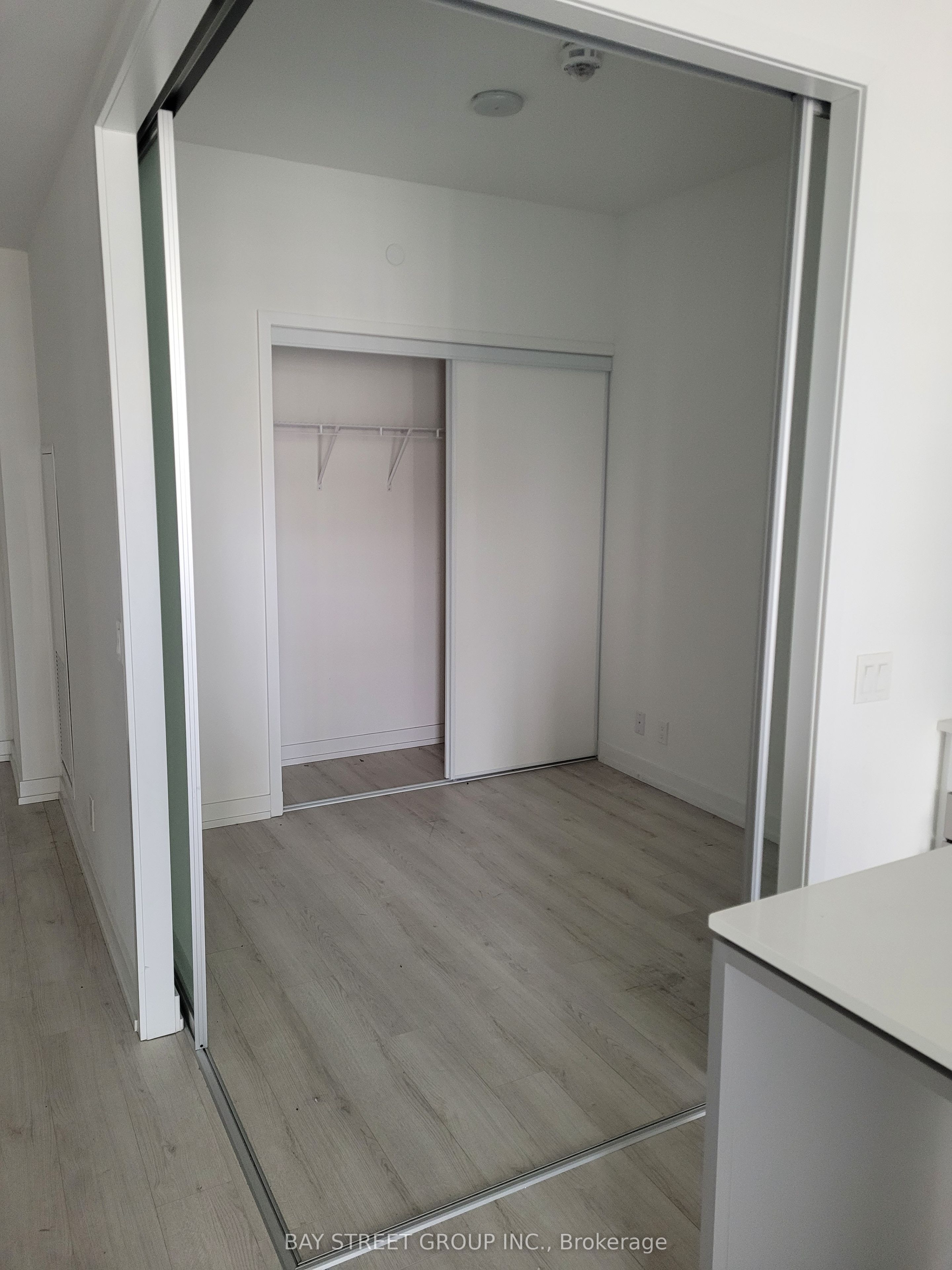 33 Helendale Avenue 2108, Toronto, ON M4R 0A4 photo 5