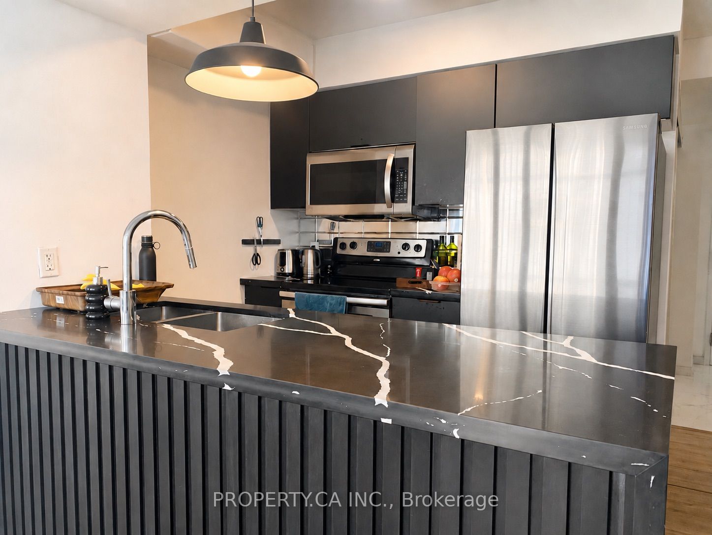 38 Grenville Street 602, Toronto, ON M4Y 1A5 photo 2