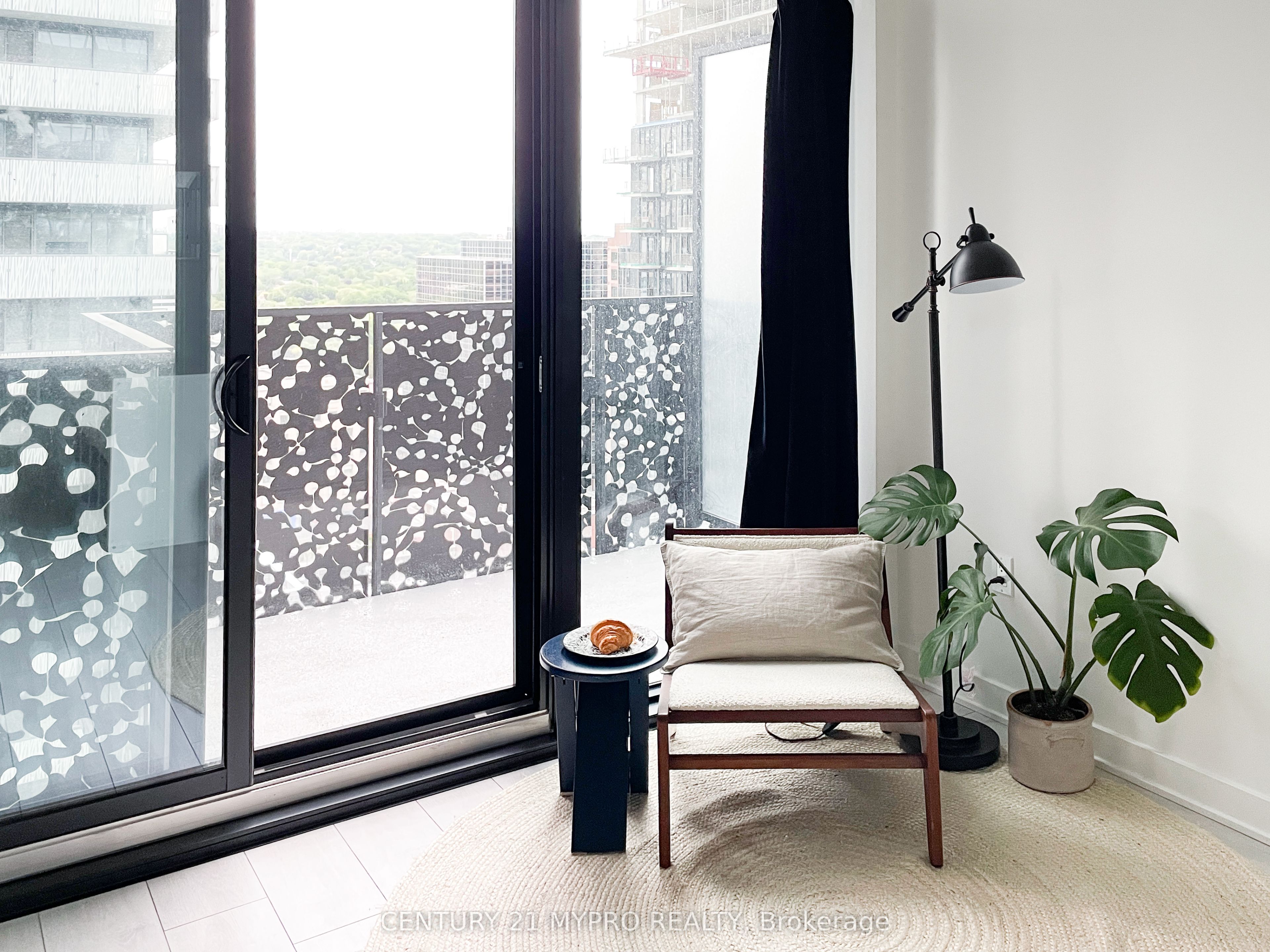 55 Charles Street E 2111, Toronto, ON M4Y 0J1 photo 2