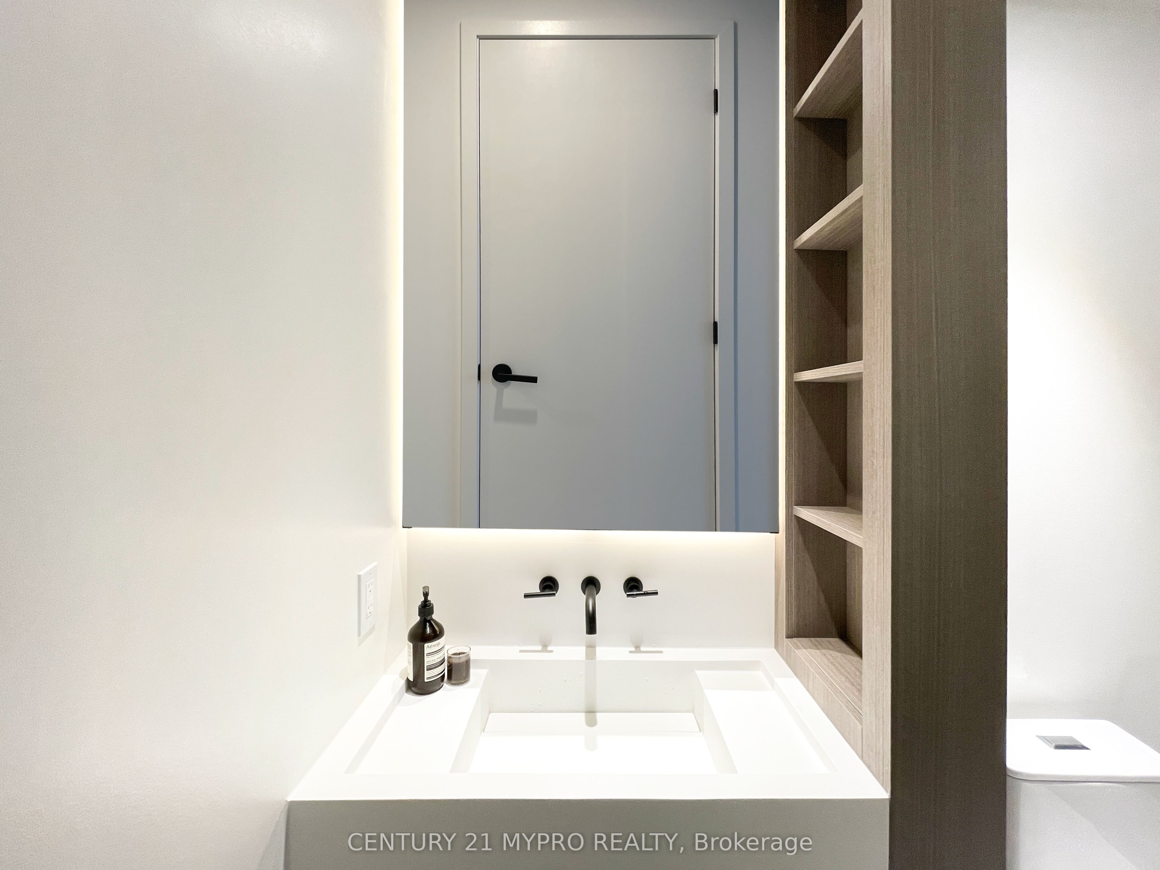 55 Charles Street E 2111, Toronto, ON M4Y 0J1 photo 4