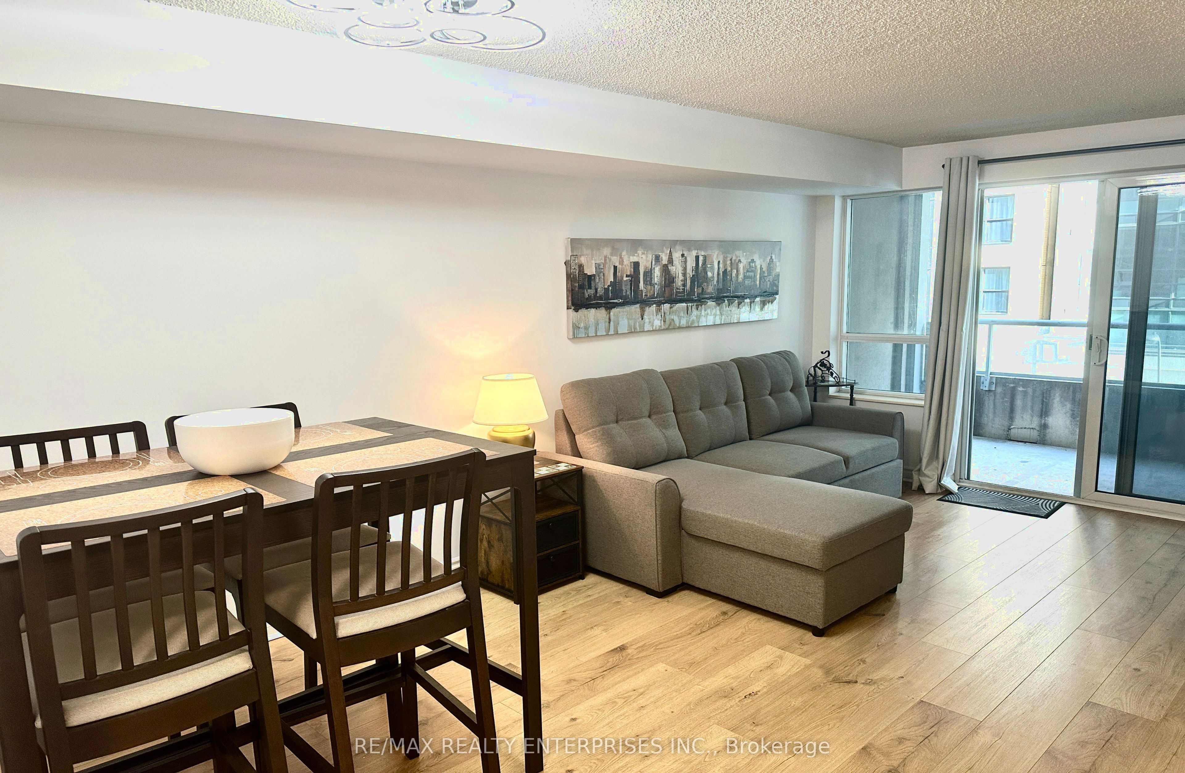270 Wellington Street W 409, Toronto, ON M5V 3P5