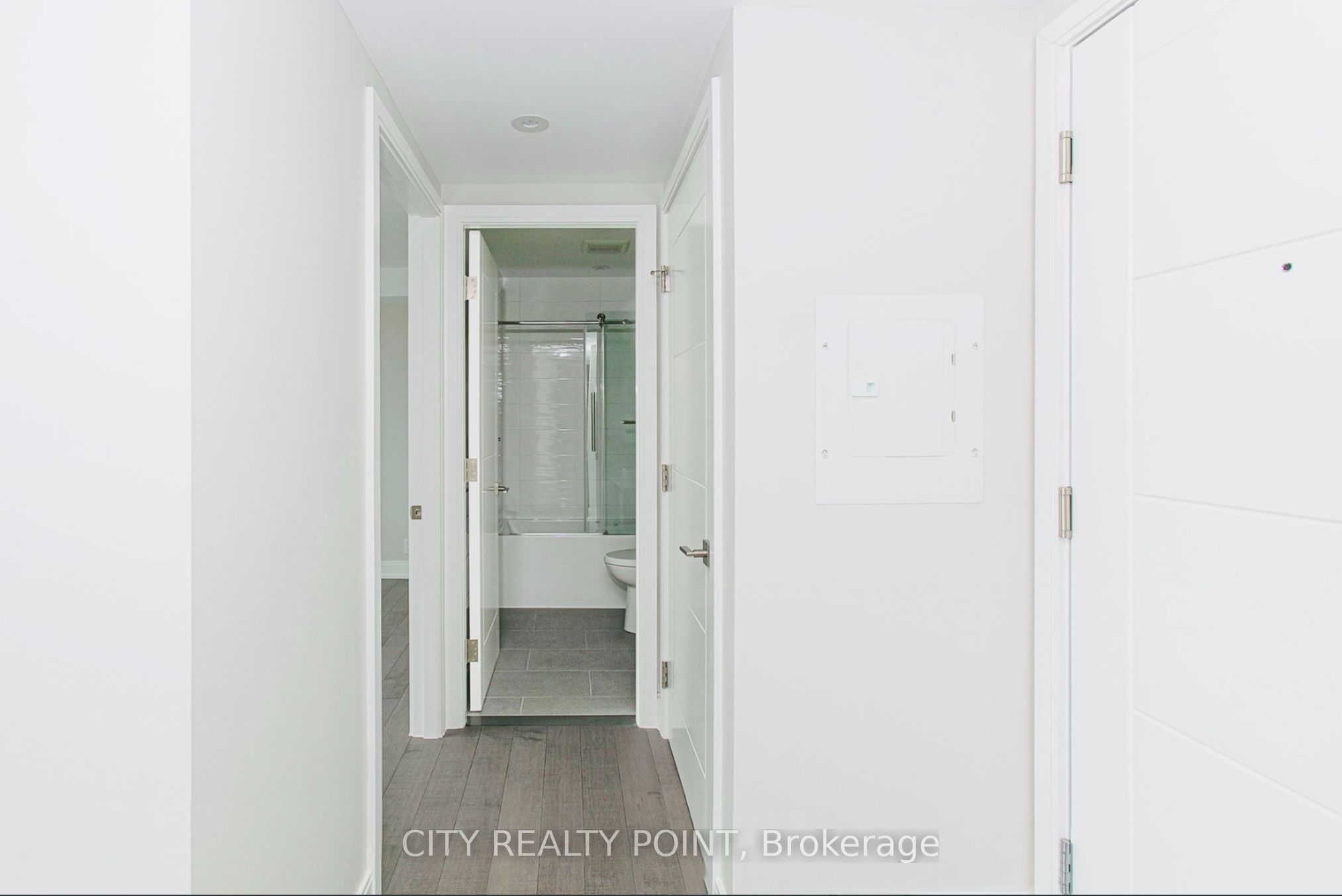 11 Walmer Road 103, Toronto, ON M5R 2W9