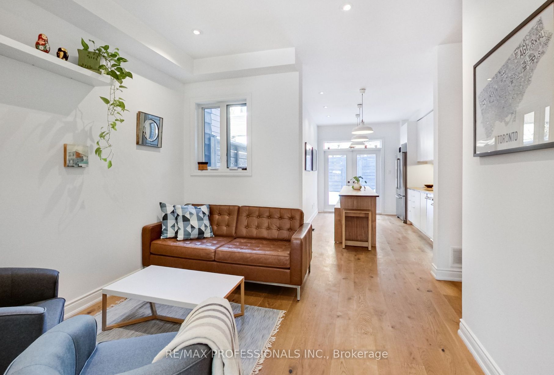 141 Claremont Street E Main & Lower, Toronto, ON M6J 2M7 photo 3