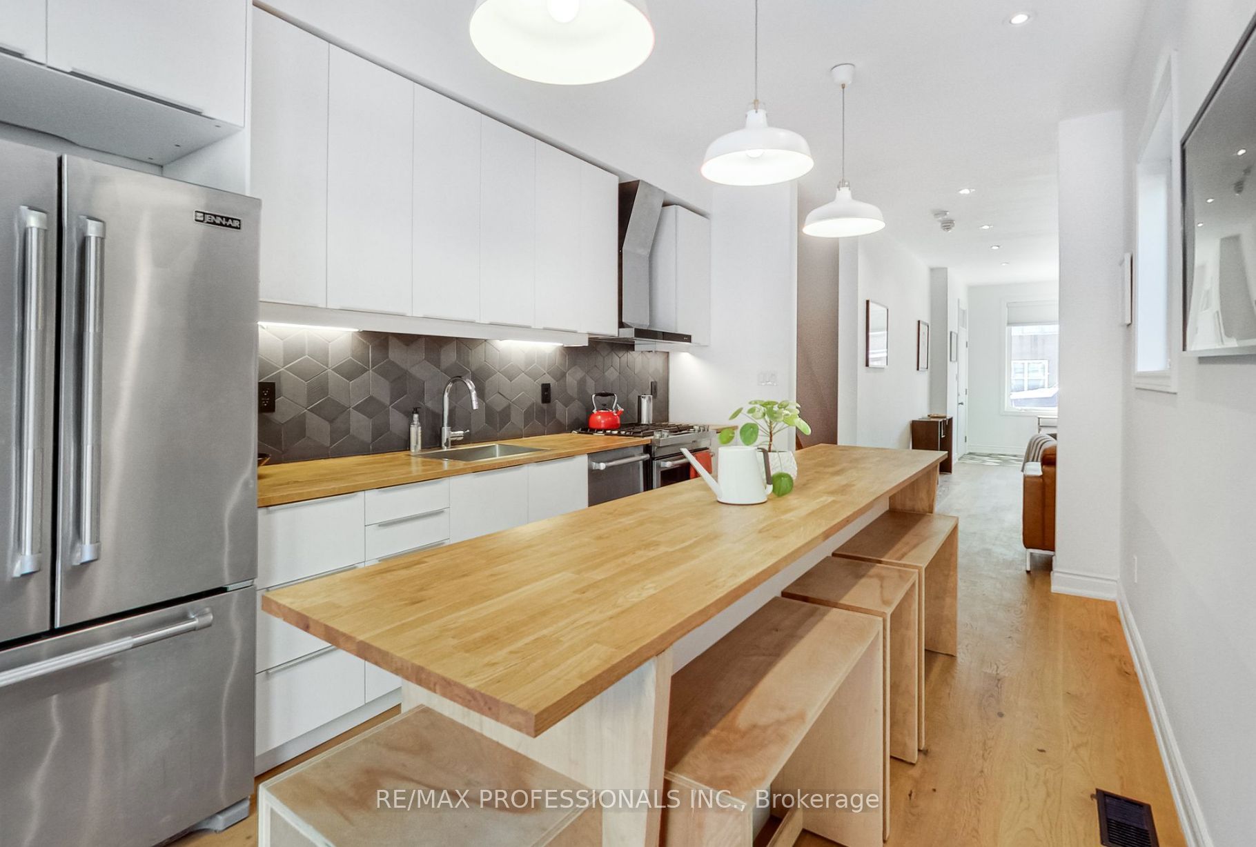 141 Claremont Street E Main & Lower, Toronto, ON M6J 2M7 photo 4