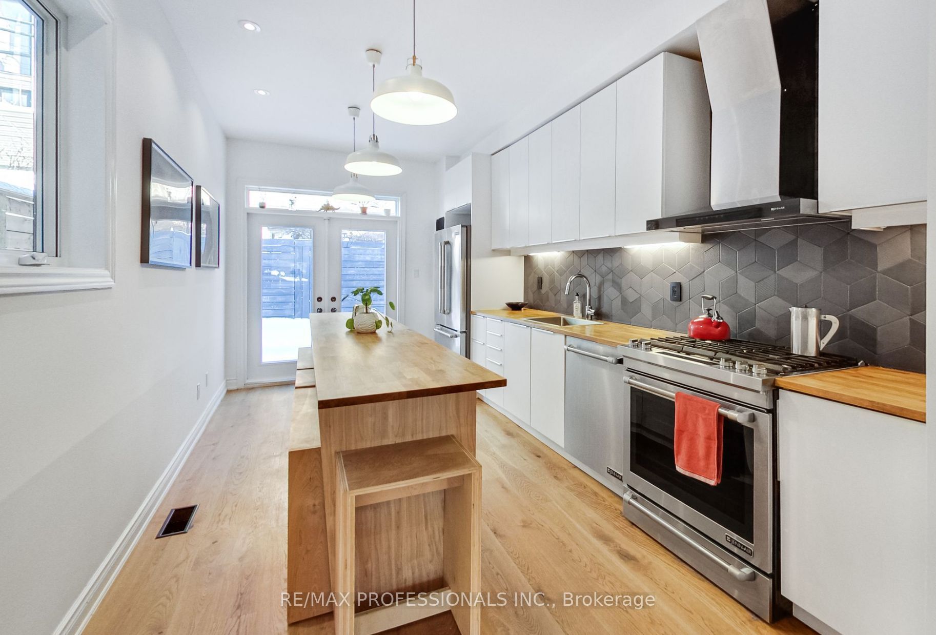 141 Claremont Street E Main & Lower, Toronto, ON M6J 2M7 photo 5