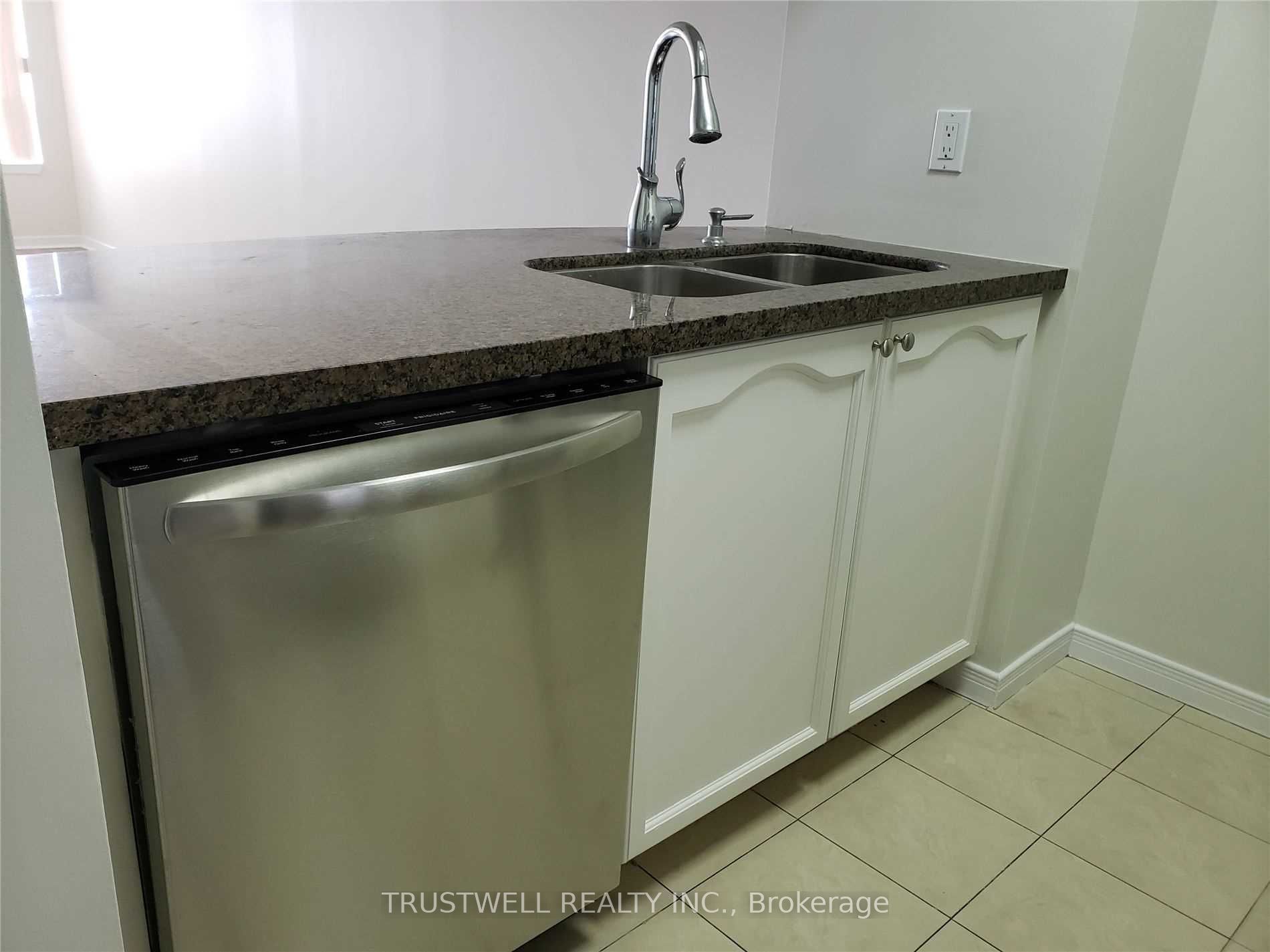 8 Hillcrest Avenue 1508, Toronto, ON M2N 6Y6 photo 4