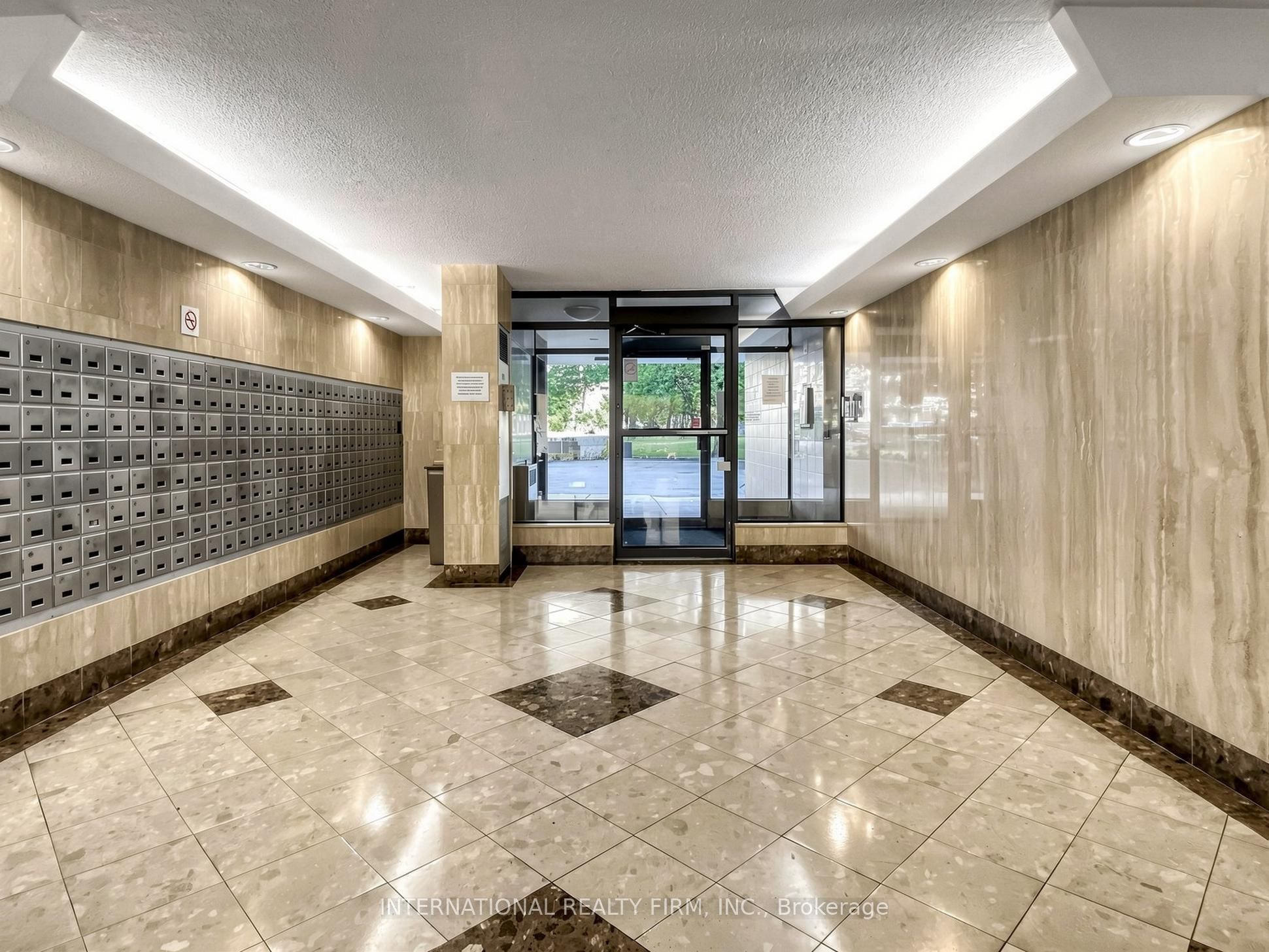 205 Hilda Avenue 1812, Toronto, ON M2M 4B1 photo 5