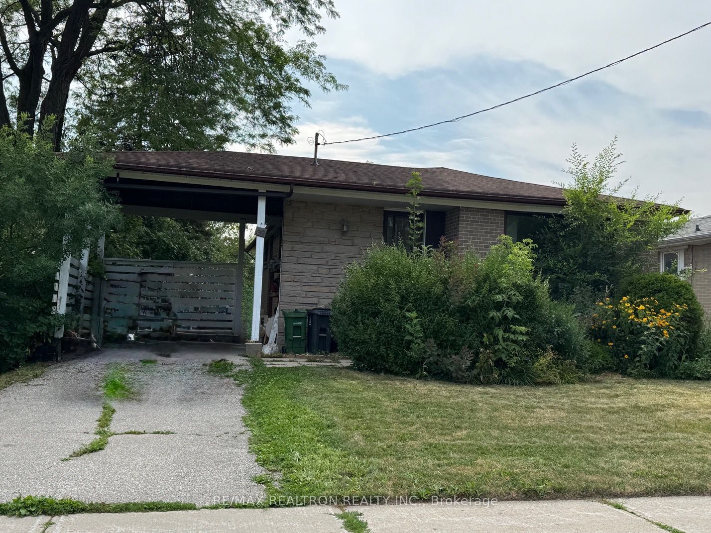 22 Rochelle Crescent, Toronto, ON M2J 1Y4