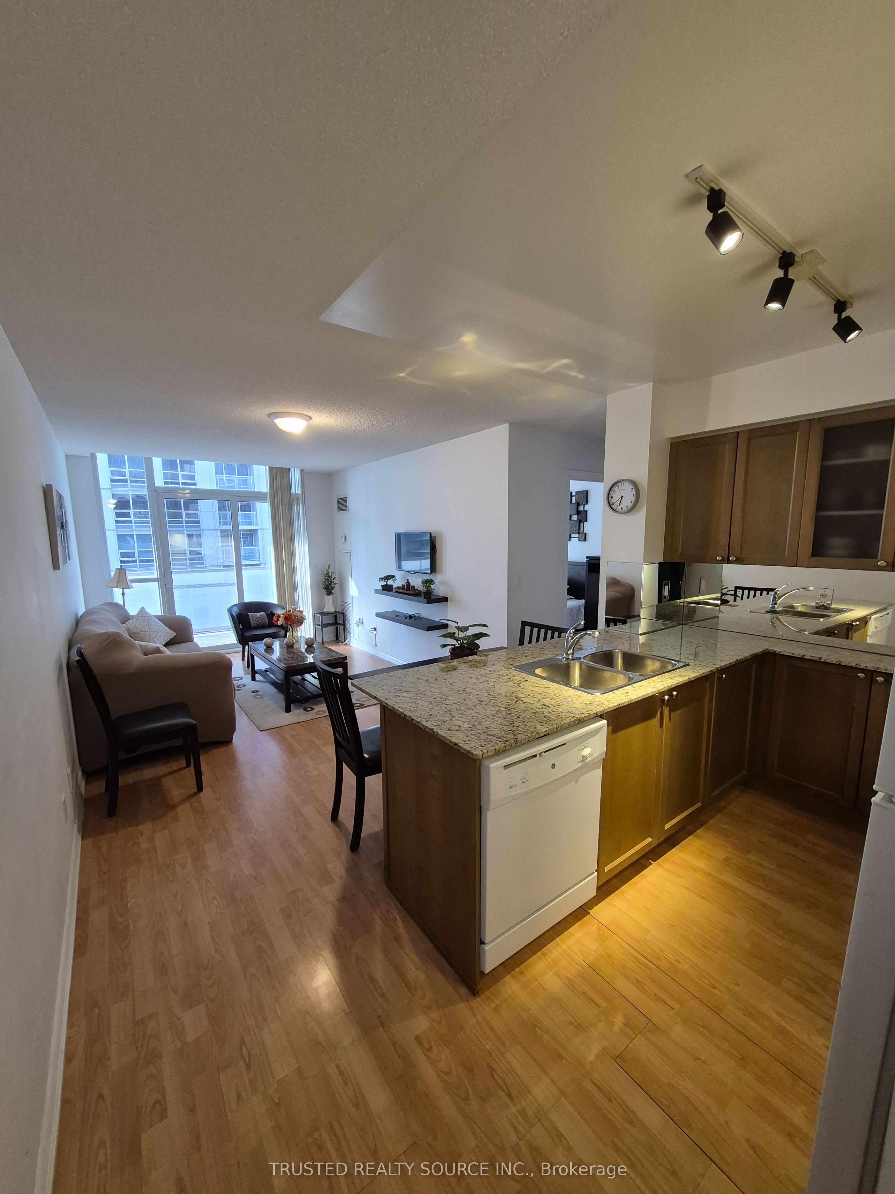 761 Bay Street 2514, Toronto, ON M5G 2R2 photo 2