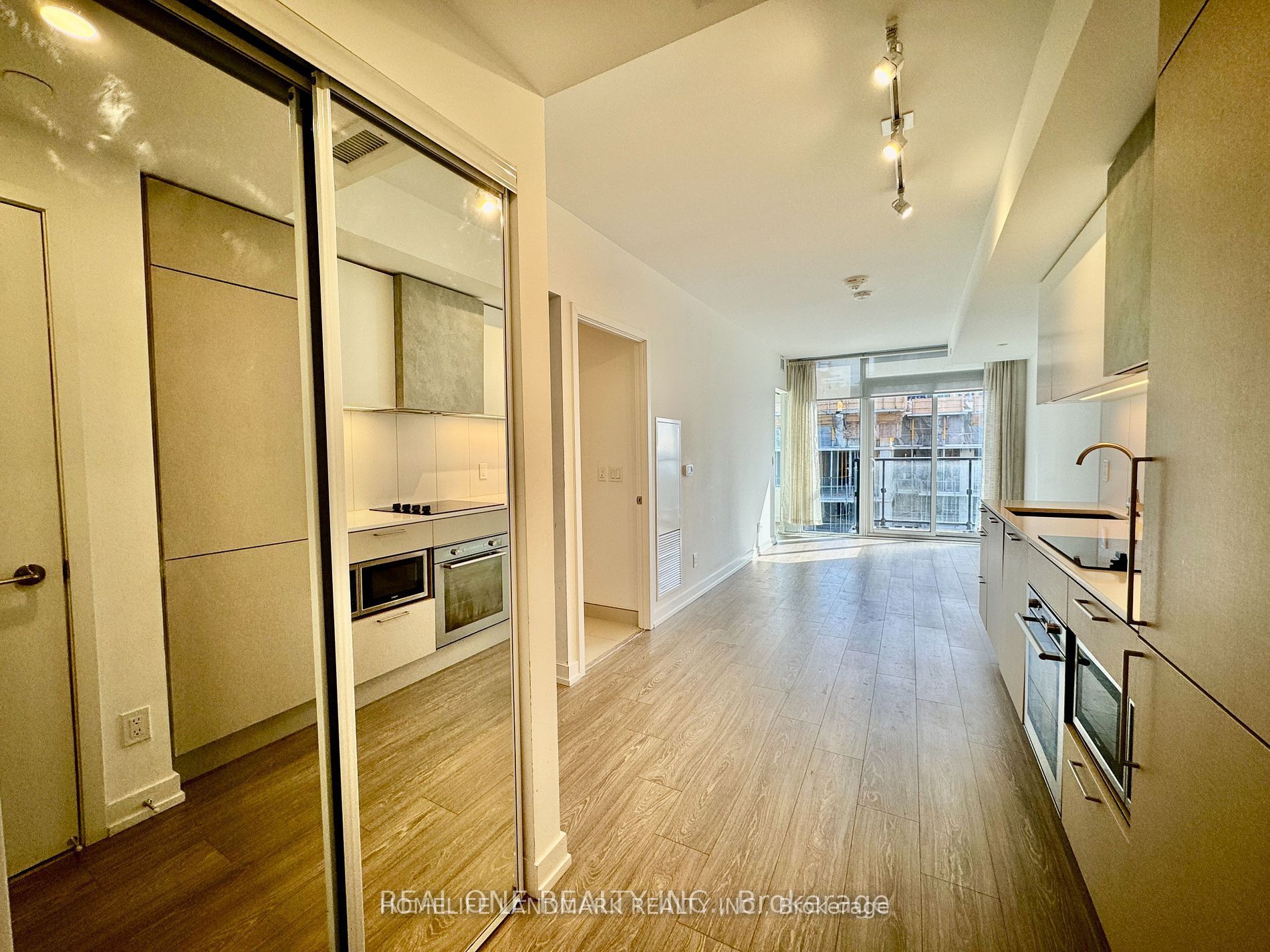 19 Western Battery Road Ph 03, Toronto, ON M6K 3S4