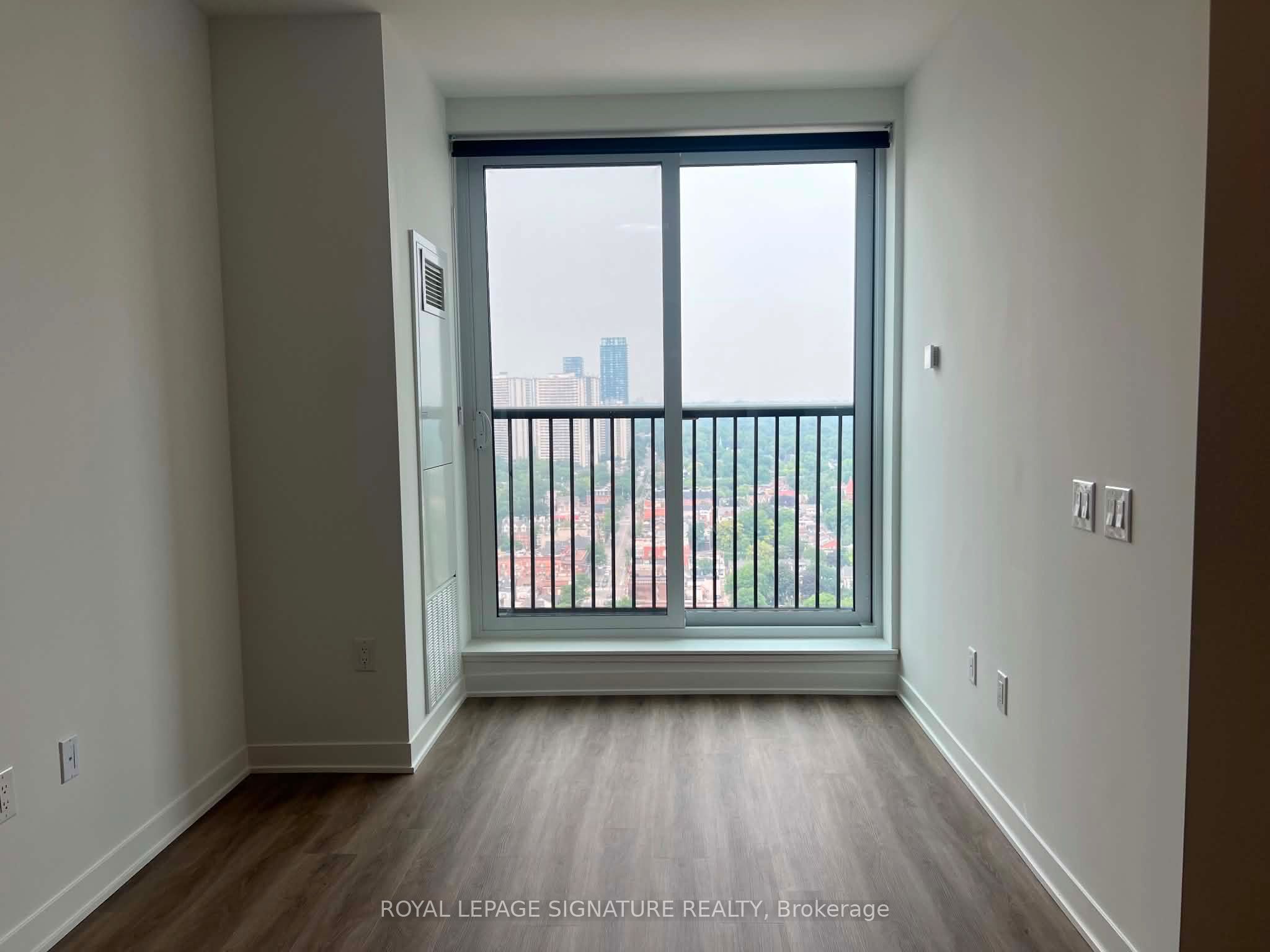 10 Oak Street 2209, Toronto, ON M5A 0Z1