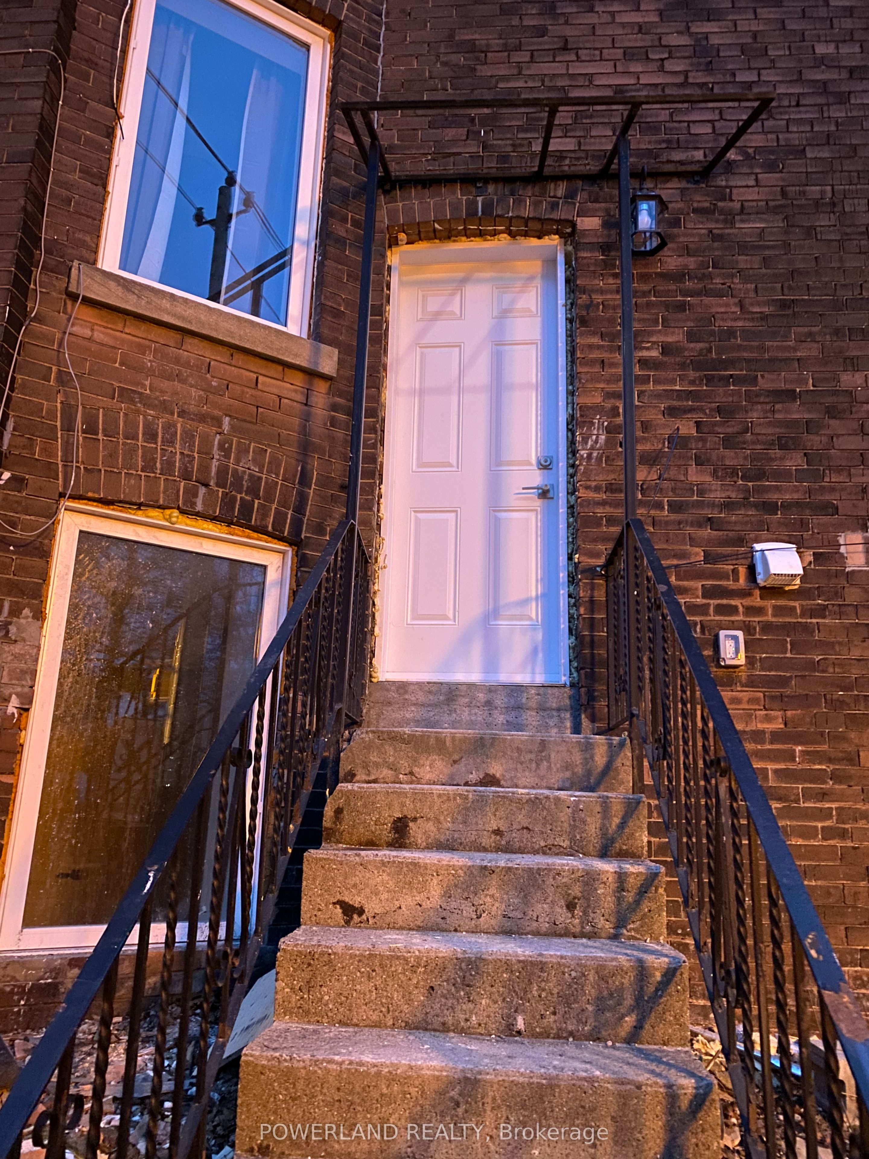 2 St Annes Road Bsmt, Toronto, ON M6J 2C1