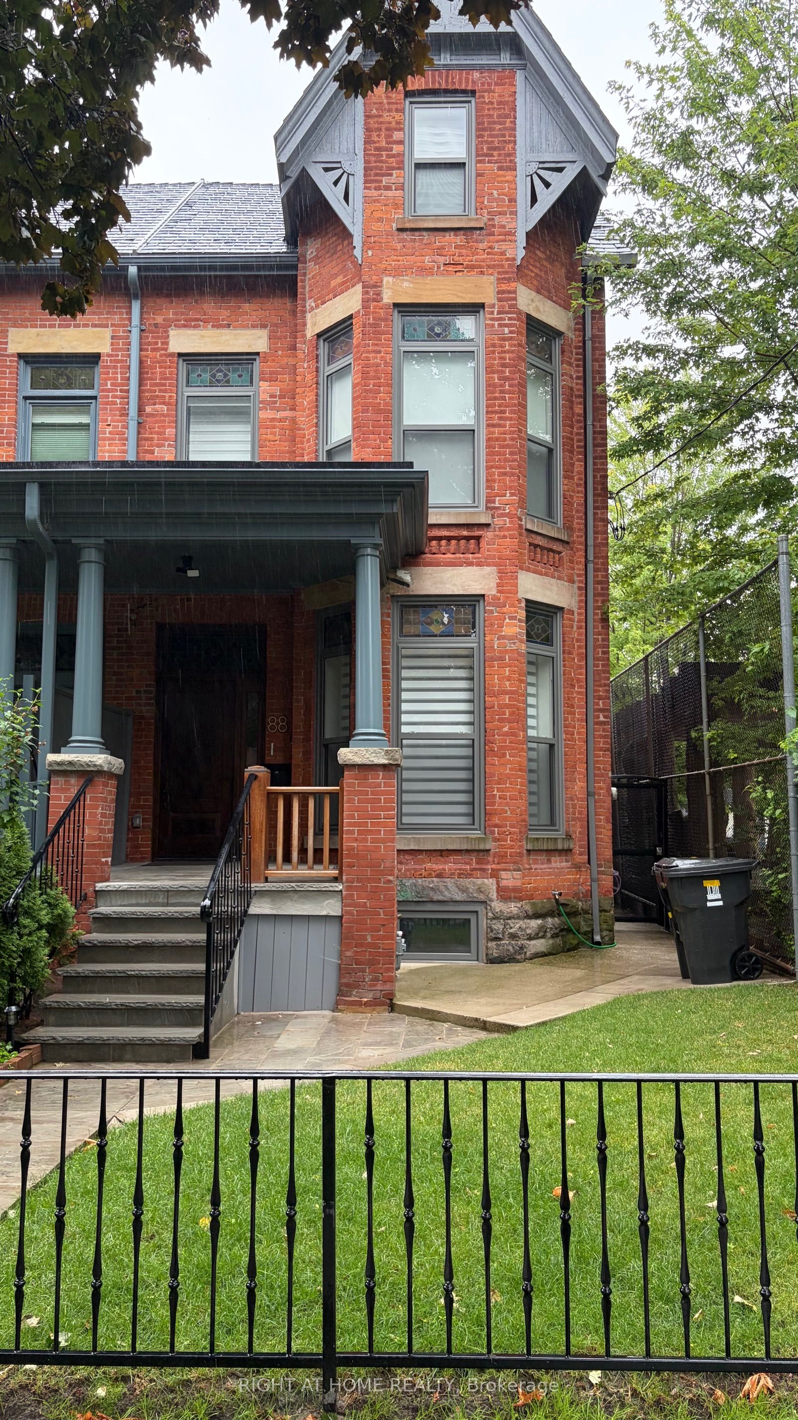 88 Brunswick Avenue Apt 1, Toronto, ON M5S 2L7
