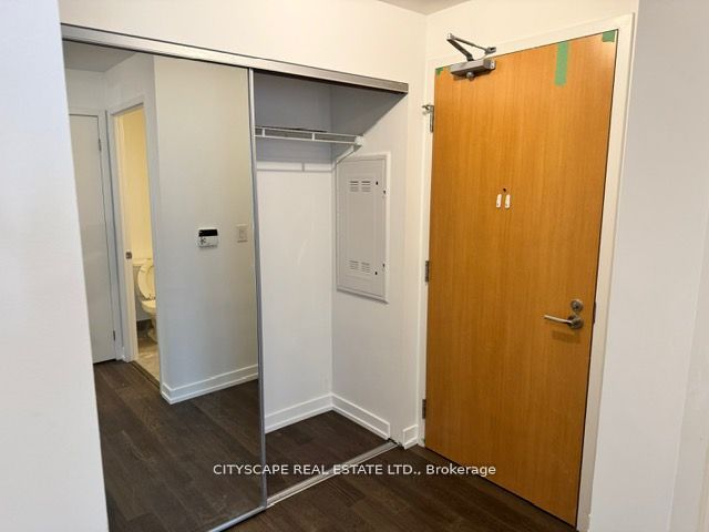 11 Wellesley Street 708, Toronto, ON M4Y 1E8 photo 3