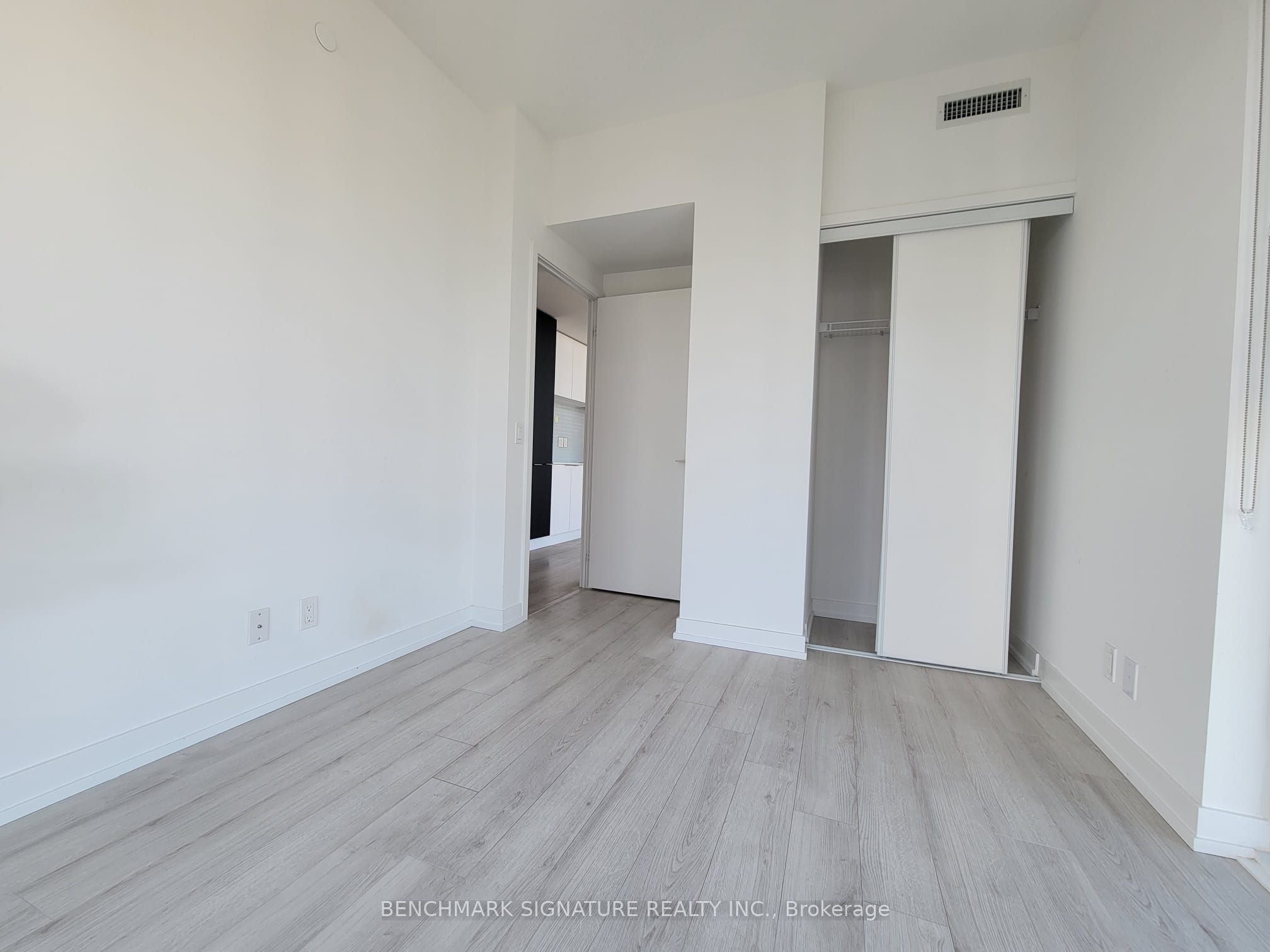 33 Helendale Avenue 603, Toronto, ON M4R 0A4 photo 2