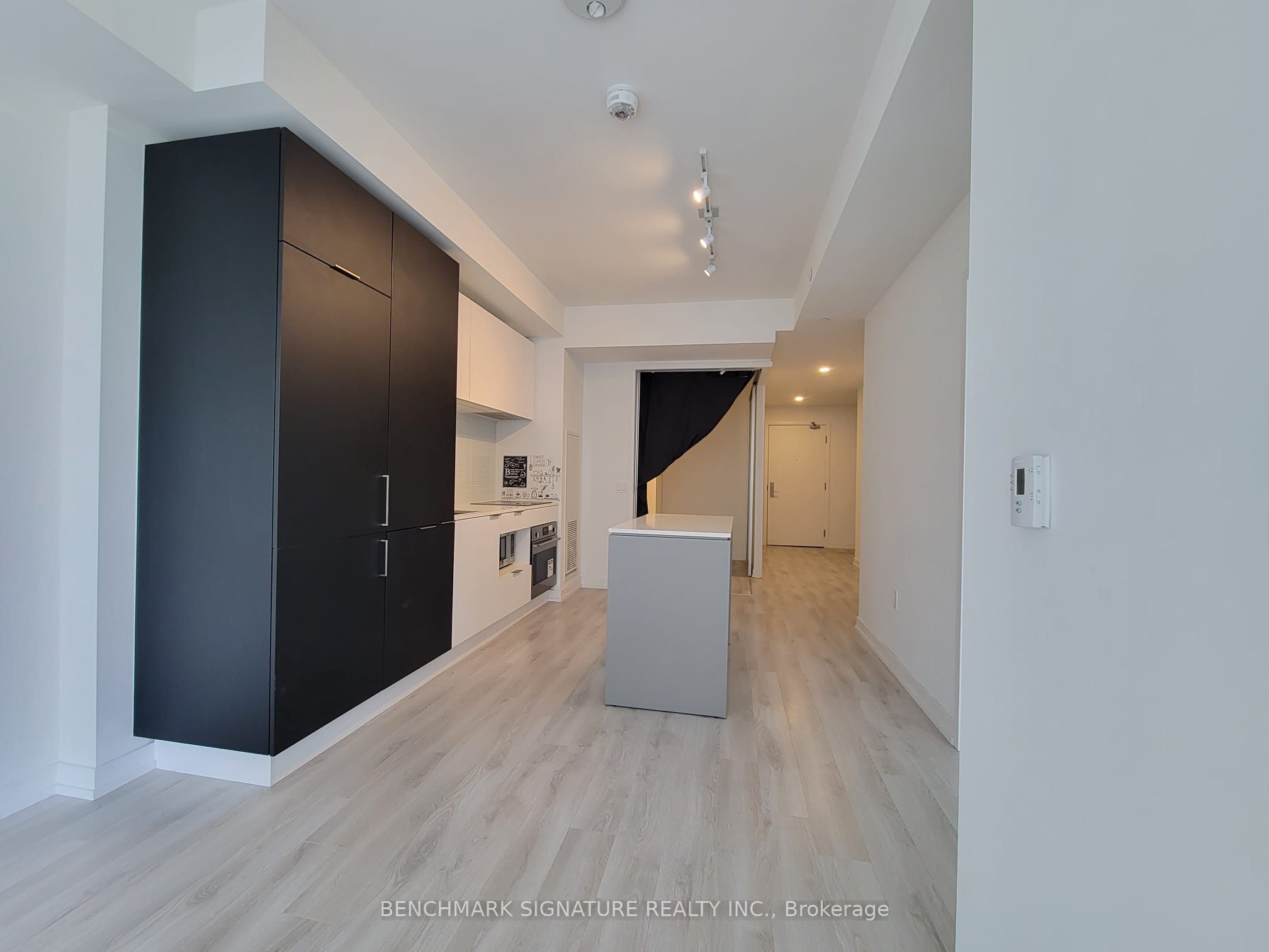 33 Helendale Avenue 603, Toronto, ON M4R 0A4 photo 4