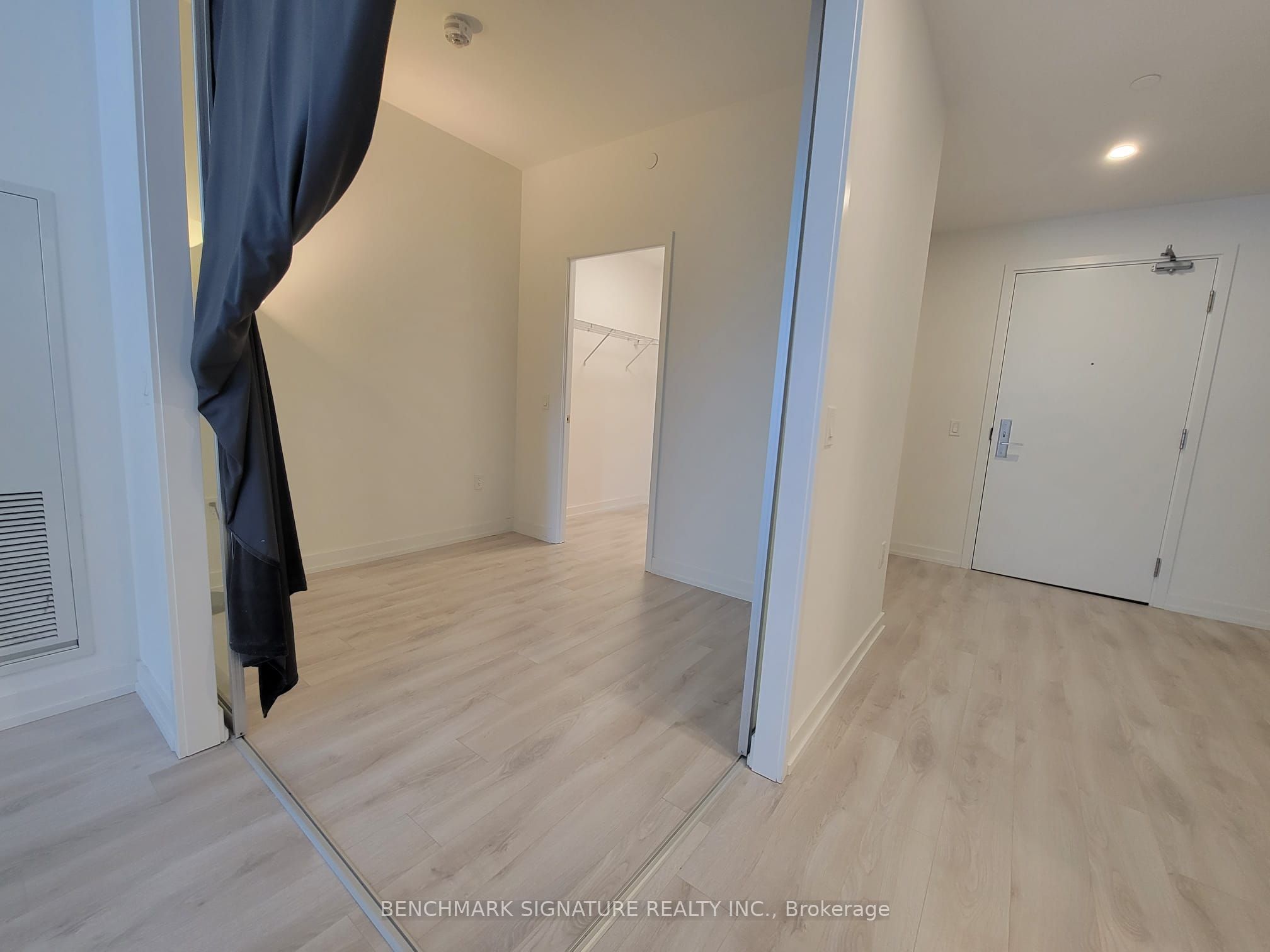 33 Helendale Avenue 603, Toronto, ON M4R 0A4 photo 5