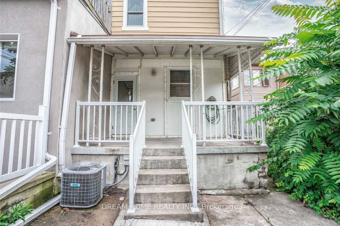 401 Crawford Street Basemen, Toronto, ON M6J 2W1 photo 2